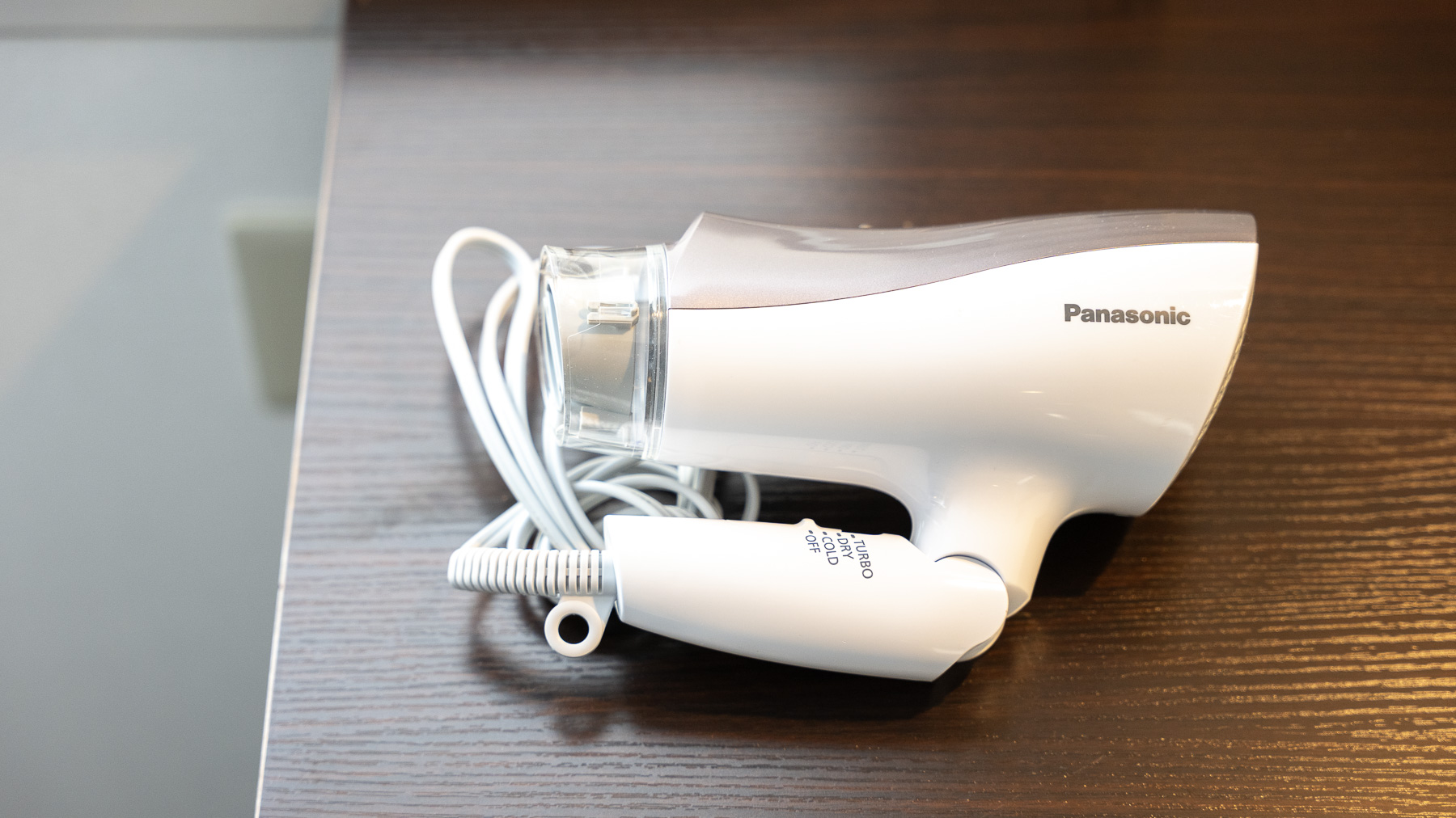 大切な髪にマイナスイオンで潤いを