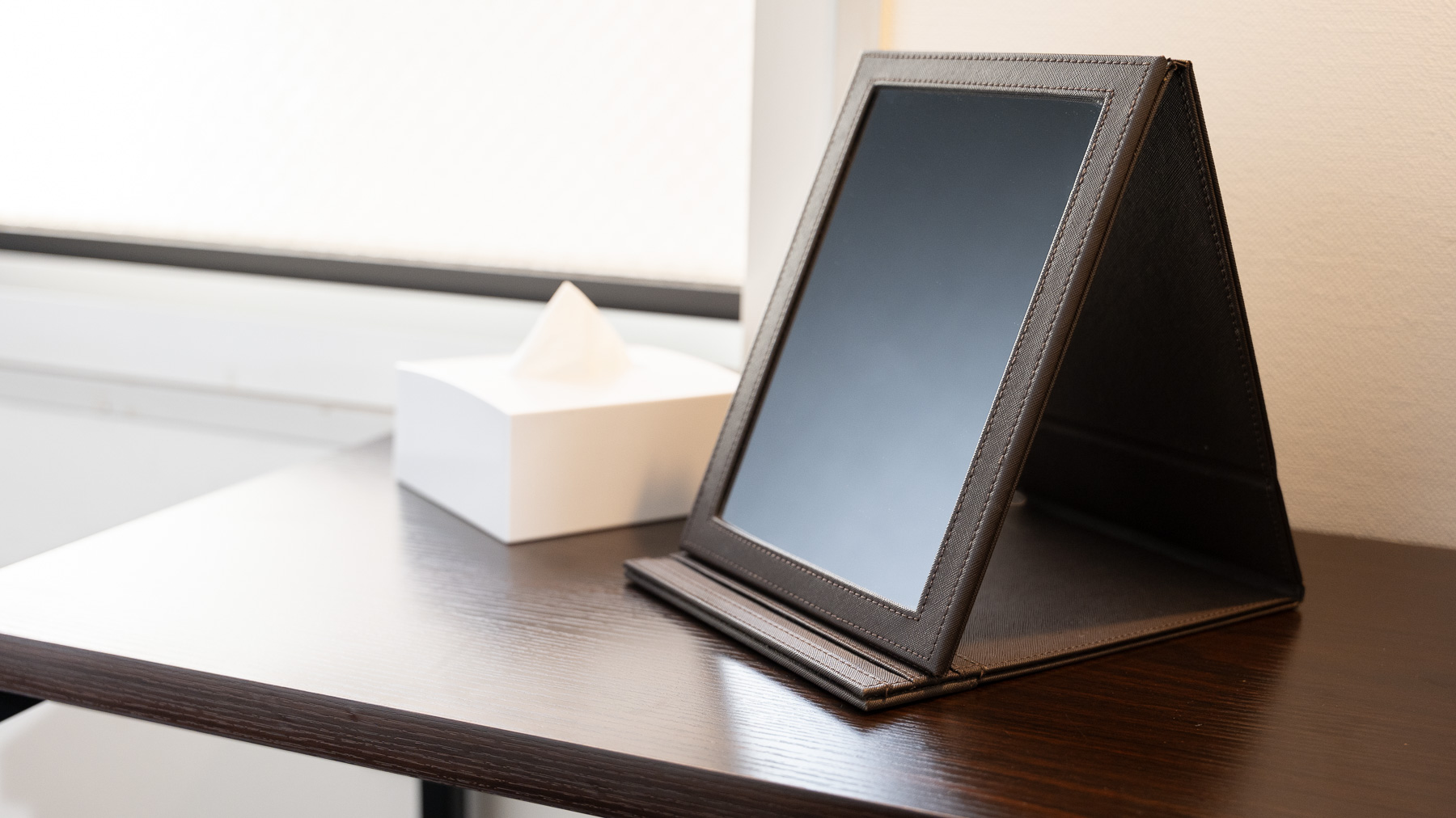 角度が調整できる手鏡です