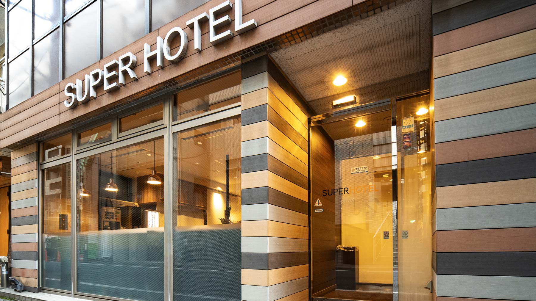 エントランスはこちらです