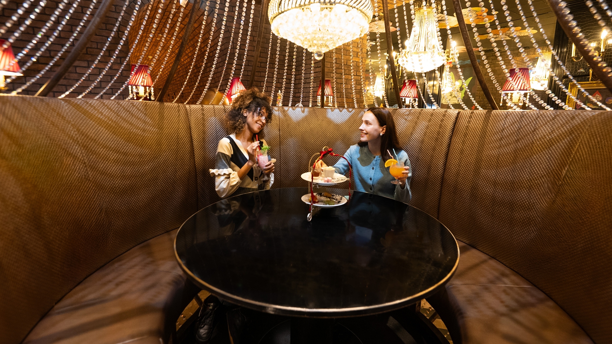 周辺観光│古城の国のアリス（徒歩で約16分）