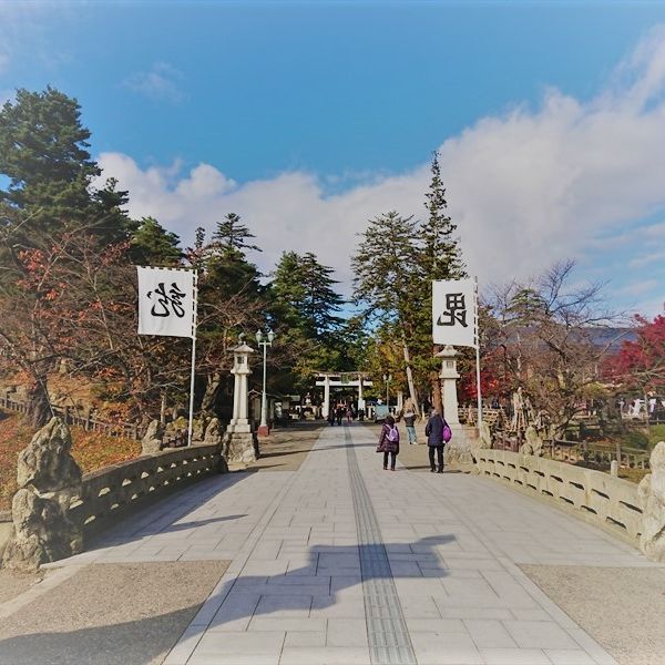 上杉神社　車で約５分の観光スポット