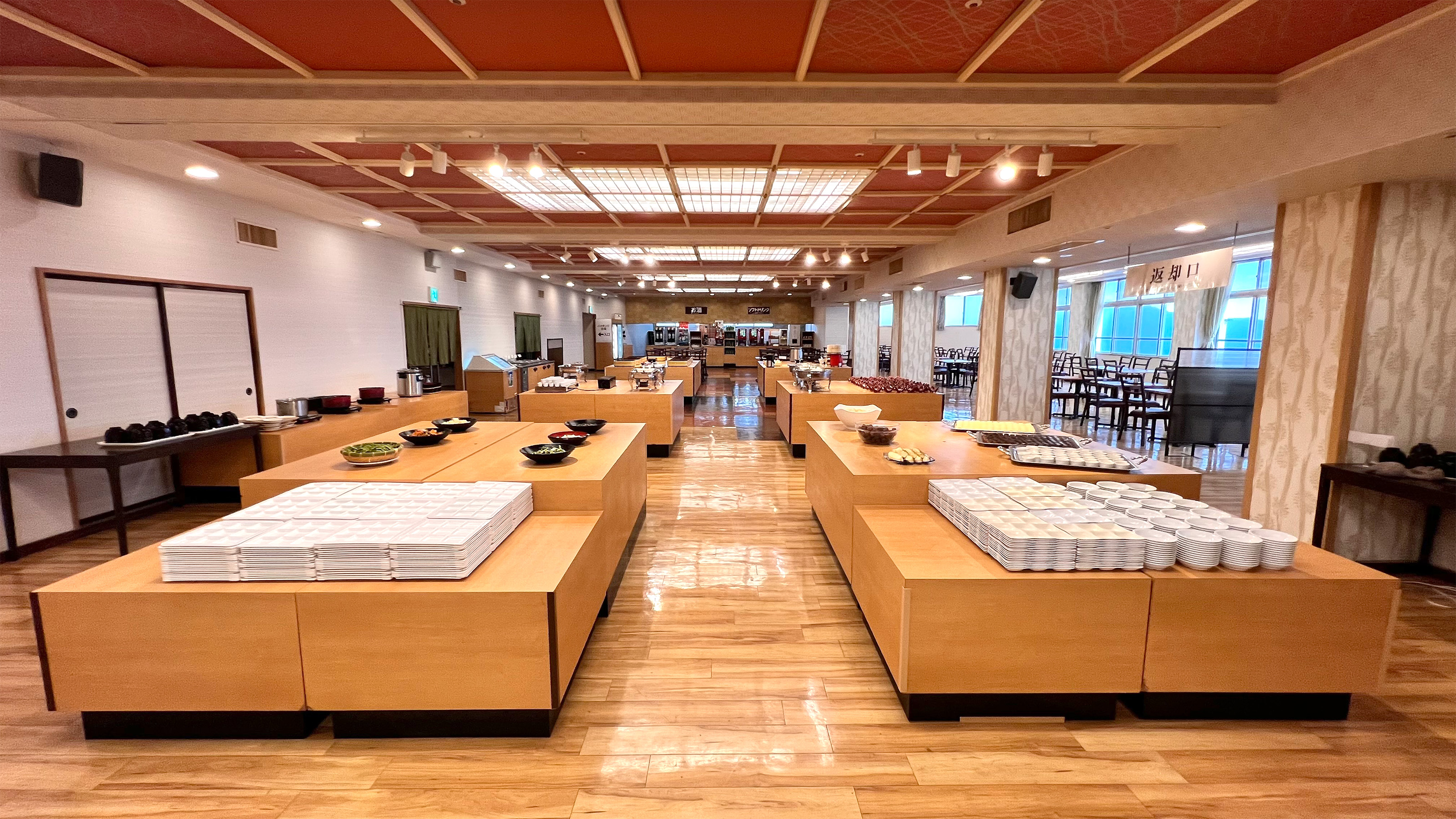 バイキング会場（朝食）