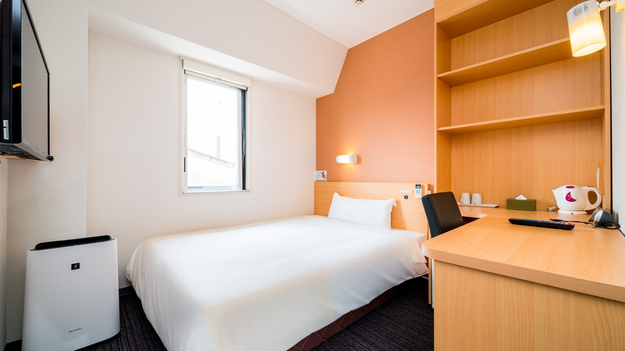 棚のある広いお部屋もあります。長期滞在におススメ！