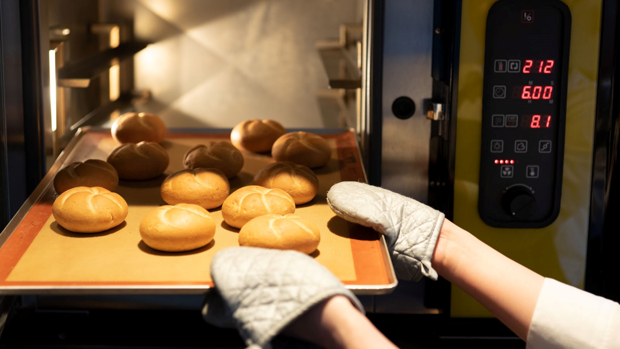 香り高いパンで至福の朝食を♪