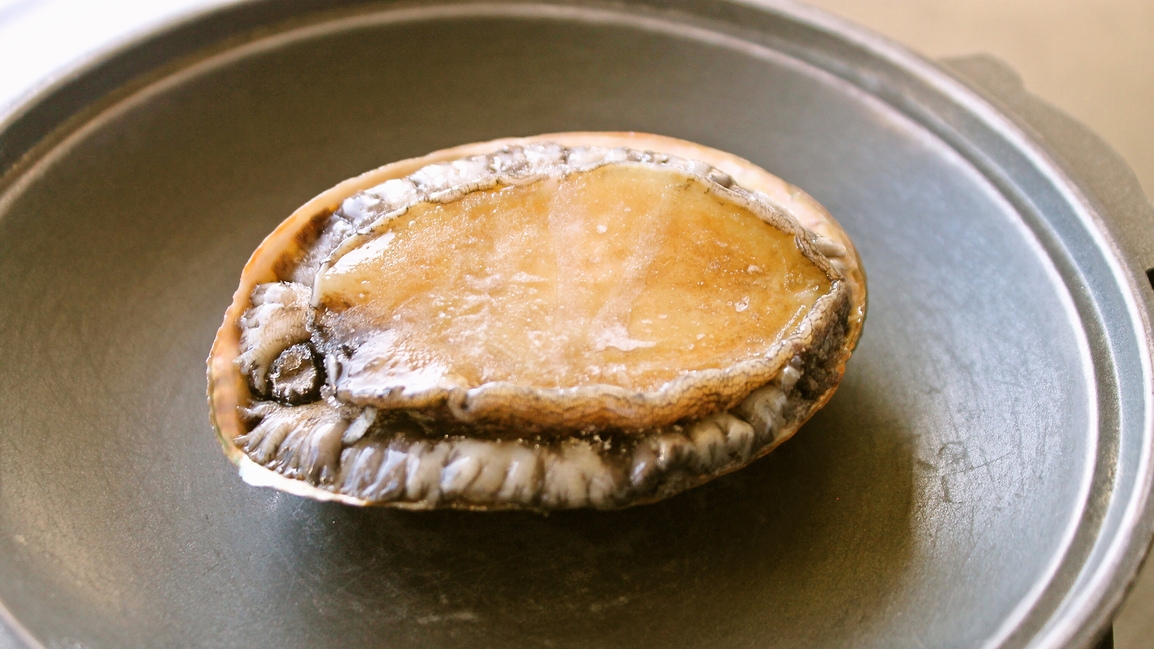 ＜活き鮑の踊り焼き・鮮魚六種盛り・牛ロースすき鍋＞冬の贅を尽くした「華やぎ会席」　＜12月〜2月＞