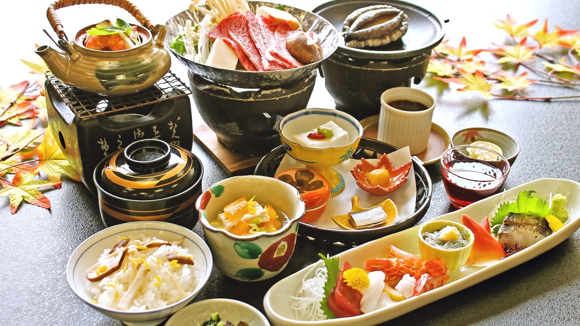＜活き鮑の踊り焼き・牛ロースすき鍋・鮮魚六種盛り＞秋の極み「秋月会席」　＜10月〜11月＞