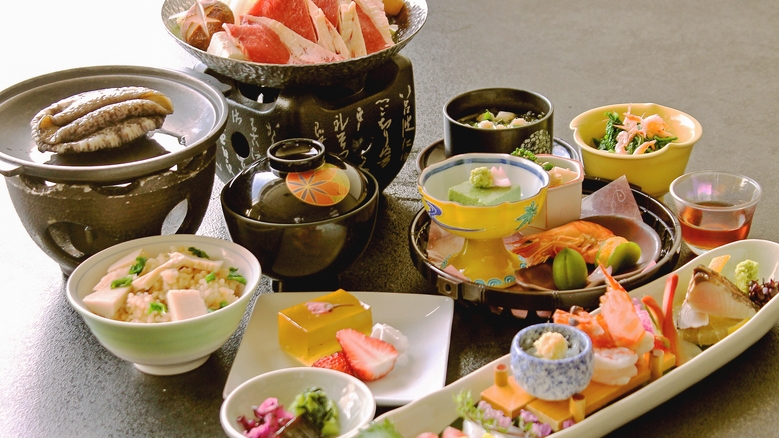 鮑の踊り焼きと六種のお造り　最上級の美食で彩る春の特別「華やぎ会席」　＜3月〜5月＞