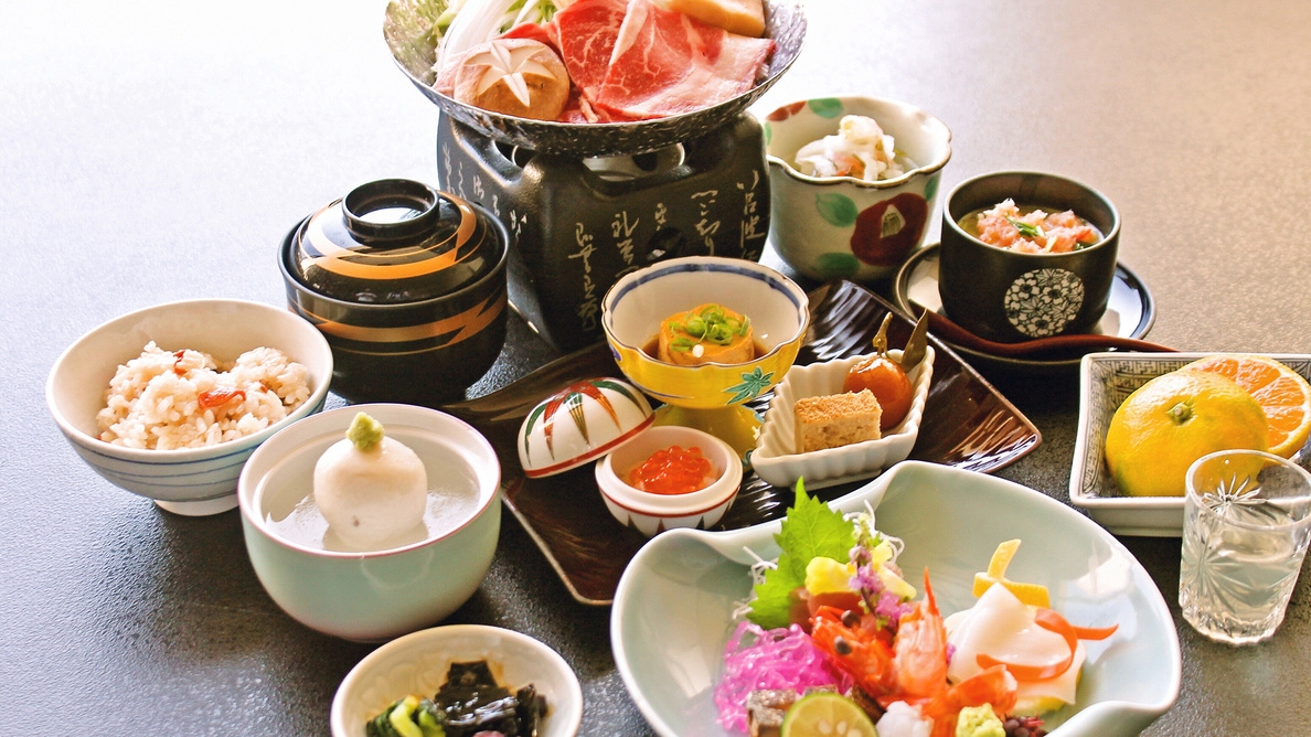 ＜鮮魚4種お造り・牛ロースすき鍋・蟹茶碗蒸し＞旬の味覚「天城山会席」　＜12月〜2月＞