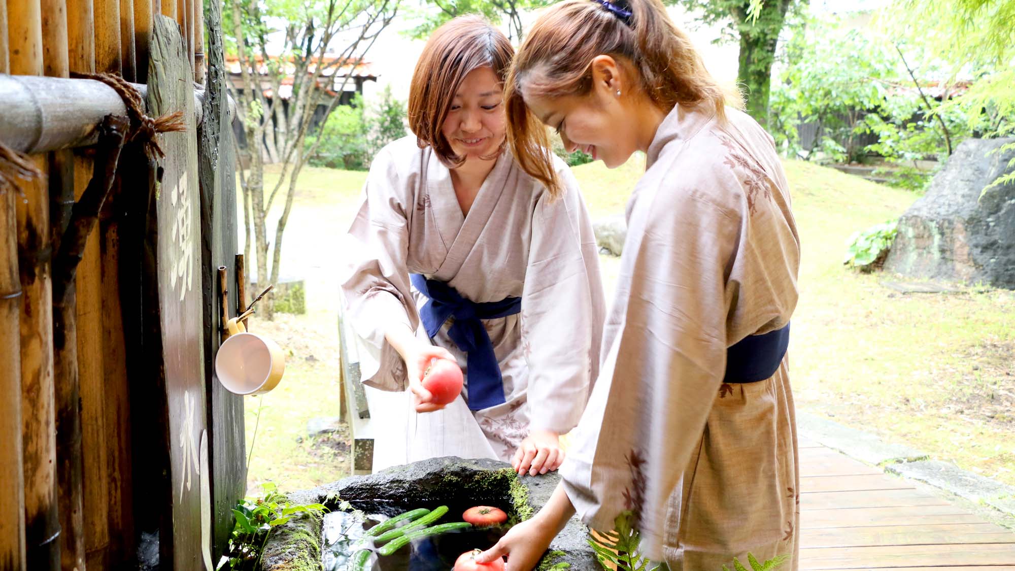 湧水で夏野菜をキンキンに♪