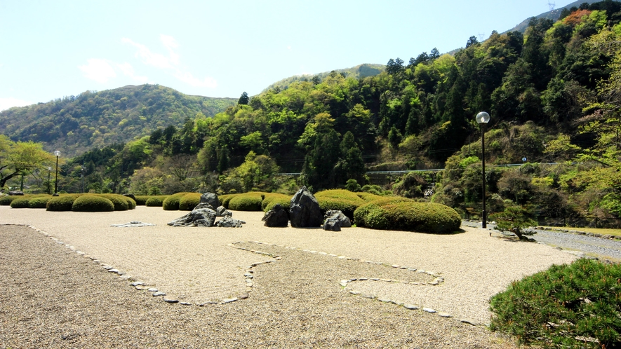 日本庭園　砂利 