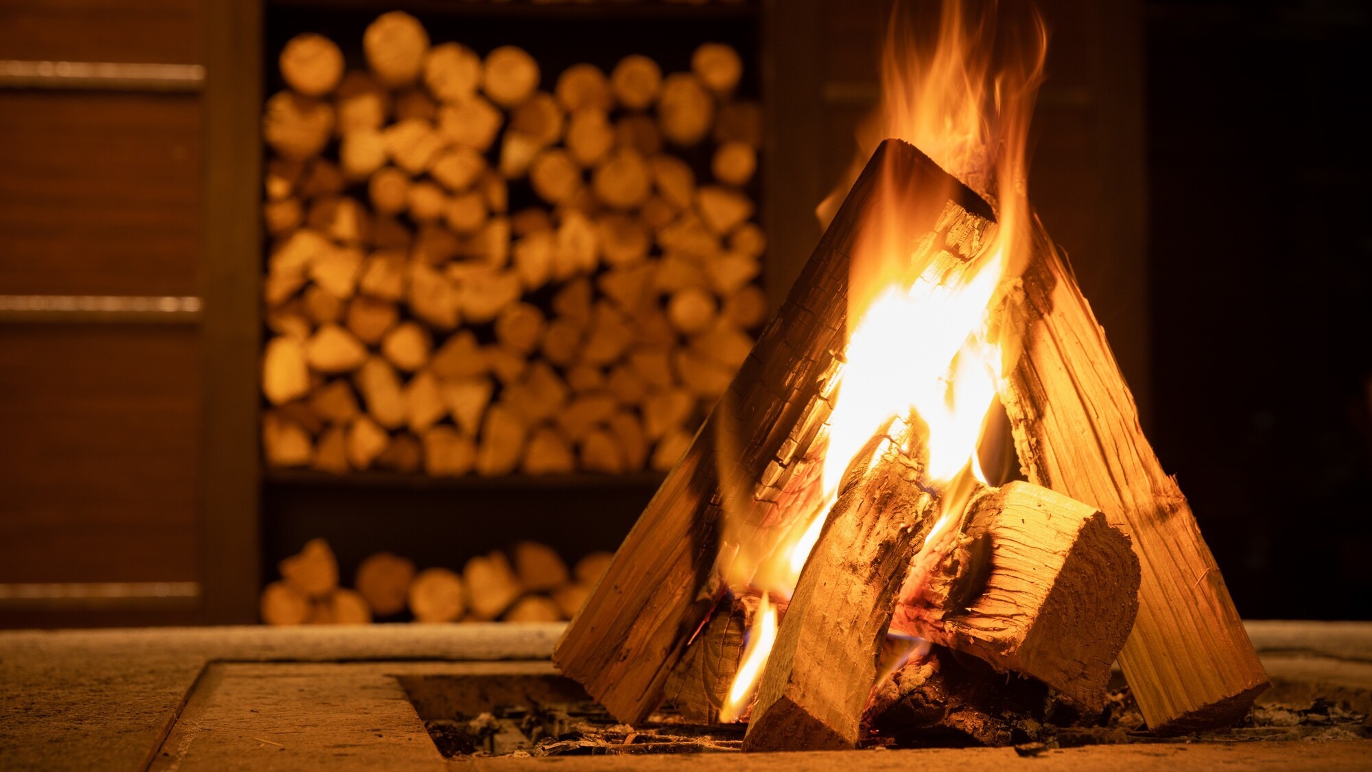 ラウンジの暖炉