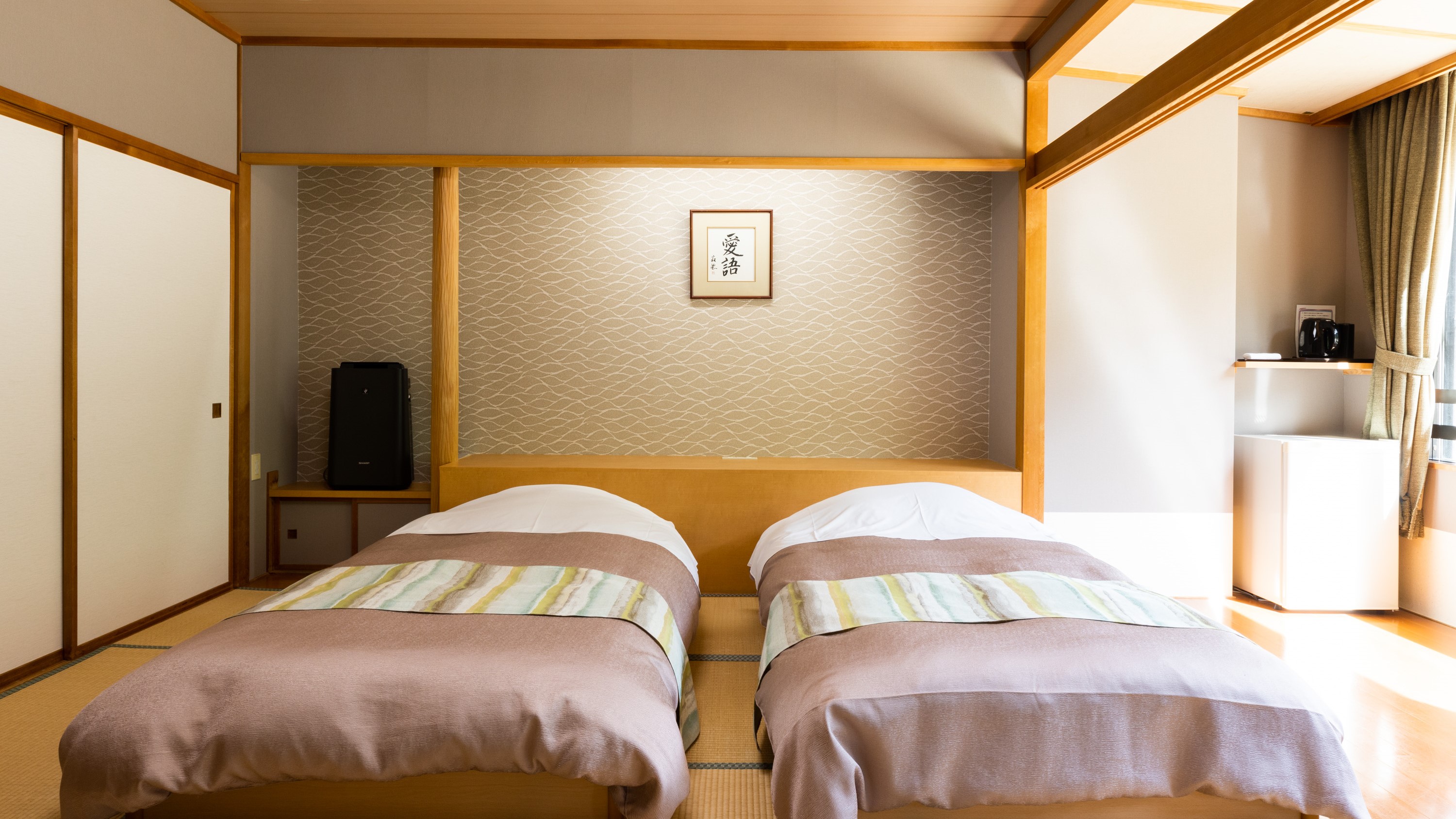 純和風造りの趣きのあるツインの畳ベッド(ローベッドタイプ)付き和室