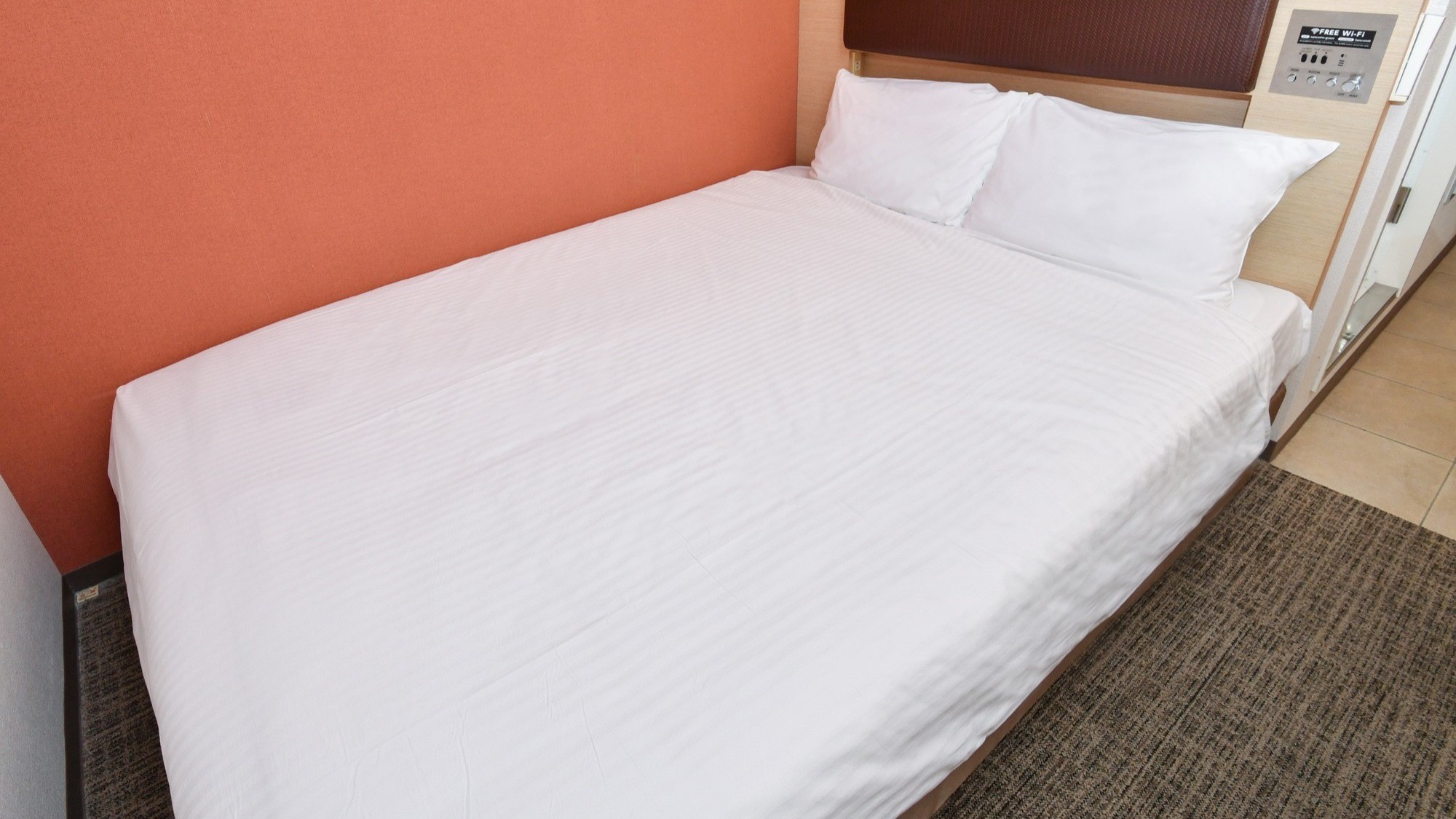 スタンダードルーム(1～2名様)■ダブルベッド(幅140cm)