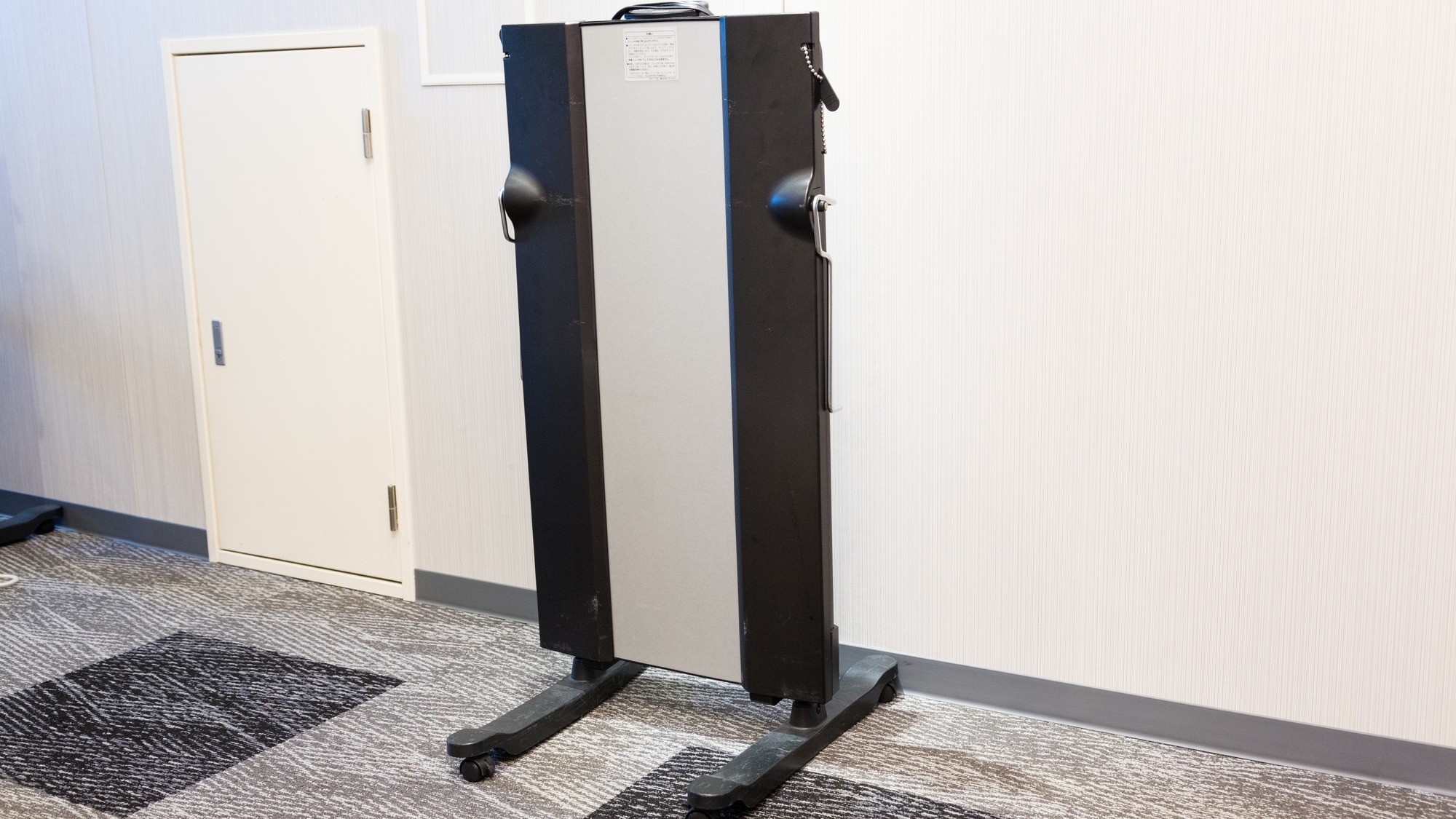 各フロア：ズボンプレッサー