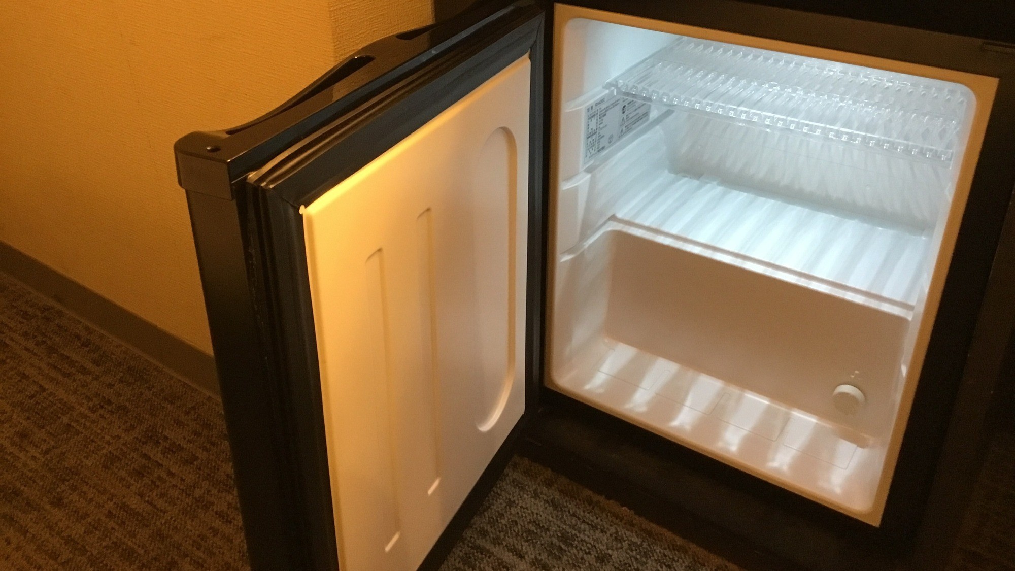 【客室備品】冷蔵庫