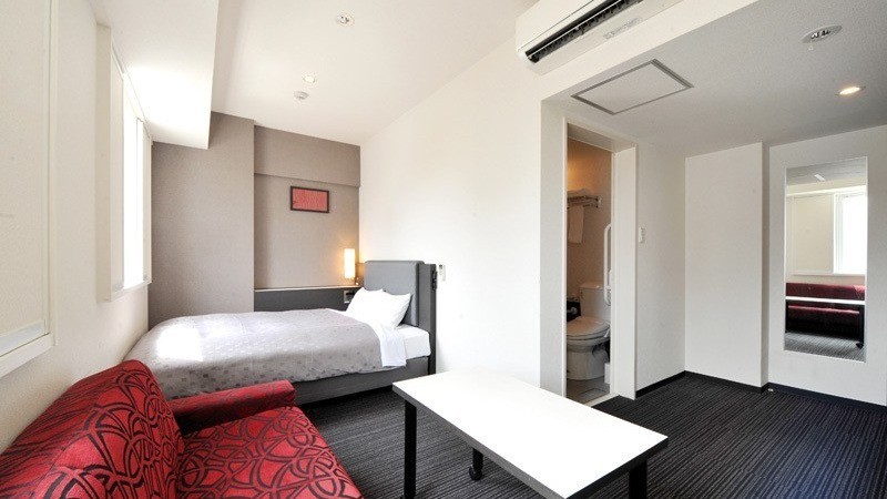 【ユニバーサルルーム※電話予約のみ】クイーンベッド1台　25.38㎡