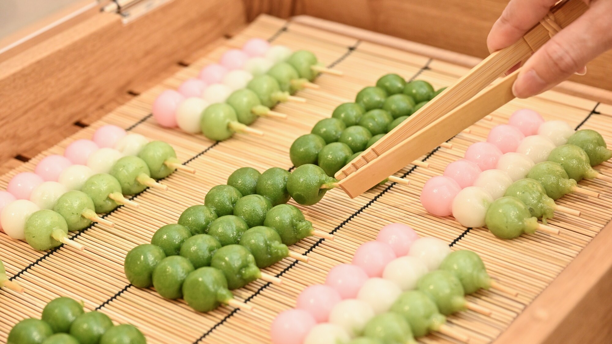 茶迎処 ひととき～2種類のお団子～