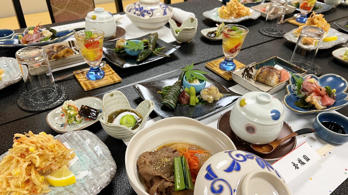 【夕食付】四季の旬食材を使った季節会席｜早朝出発・朝寝坊でも安心（個室食）