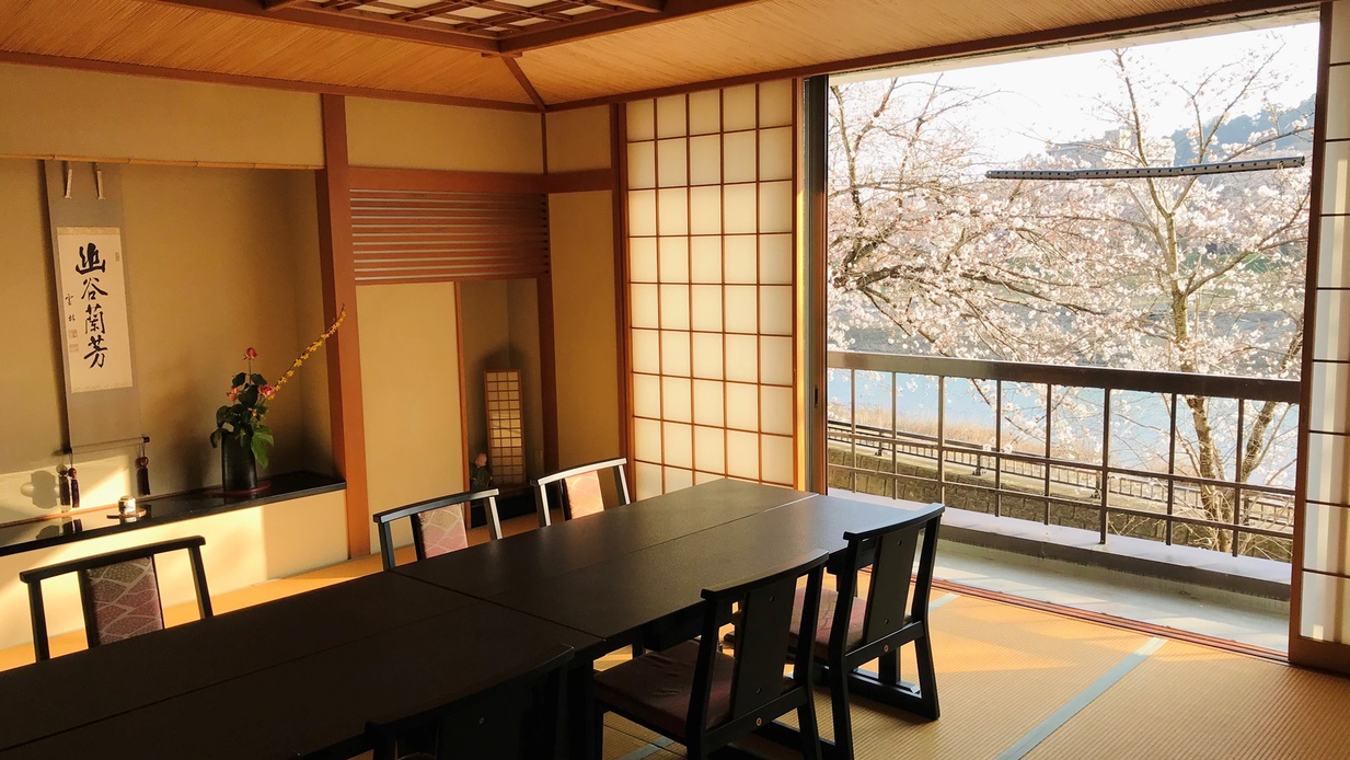 【朝食付】料理長こだわり地産食材の和定食｜遅い到着におすすめ（個室食）