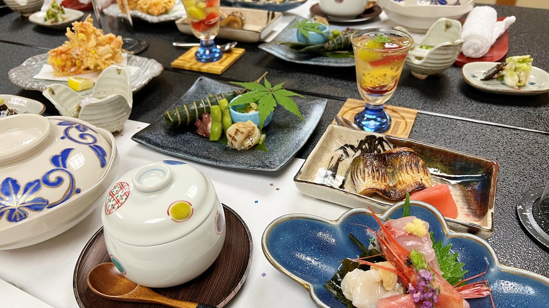 【基本2食付】老舗の料理旅館｜旬と素材を五感で愉しむ季節会席｜足羽川を望む個室食