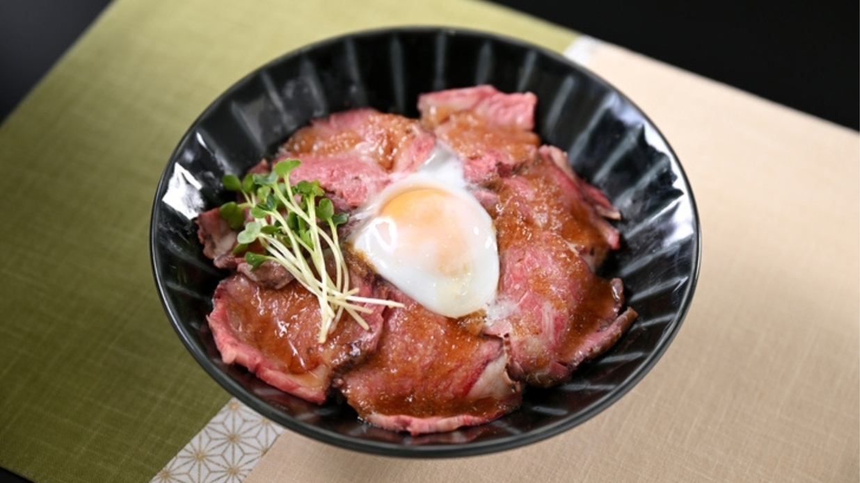 ご当地ブランド「三ケ日牛」を贅沢に使用したホテル特製手作りローストビーフ丼とホテル宿泊セット♪