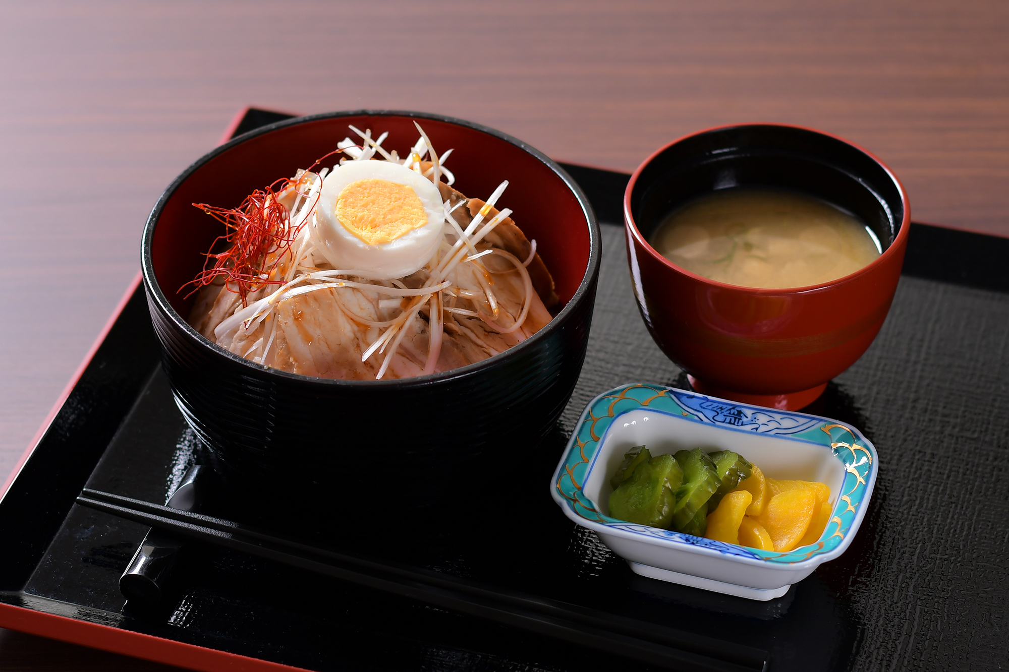 ガッツリ夕食「湖西ポークの焼豚丼」