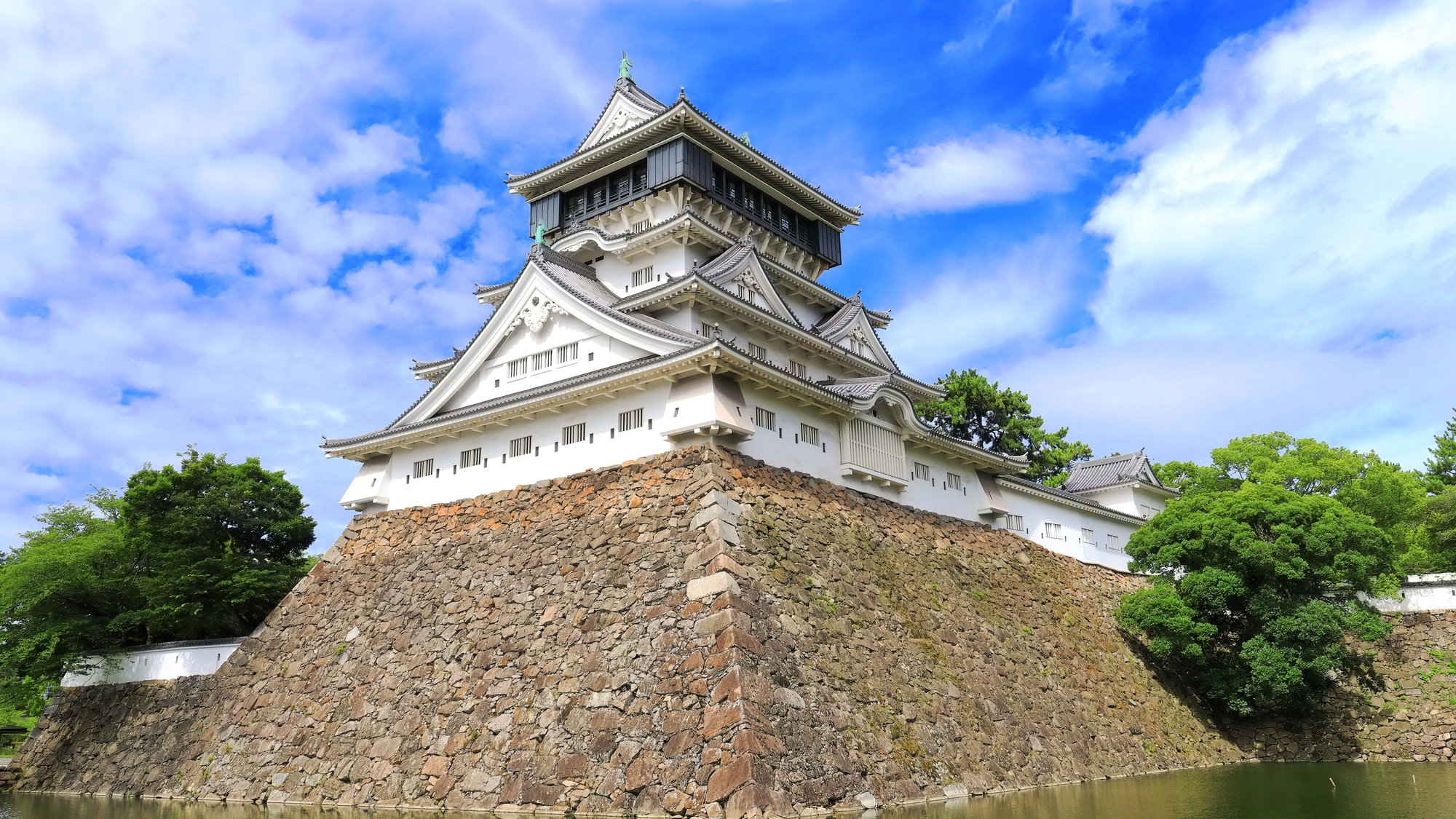 【当館から車で6分】小倉のシンボルで、天守閣からは城下町を一望できる「小倉城」