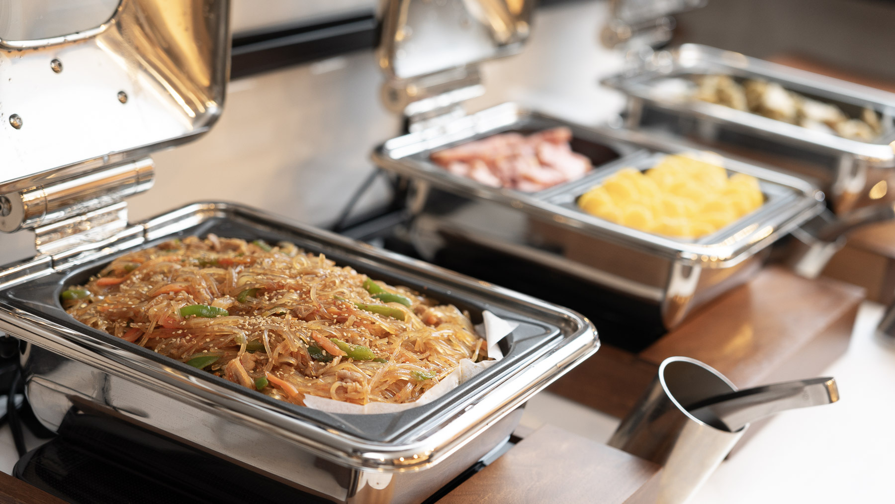 ご当地メニューなど日替わりバイキングで一日の活力を