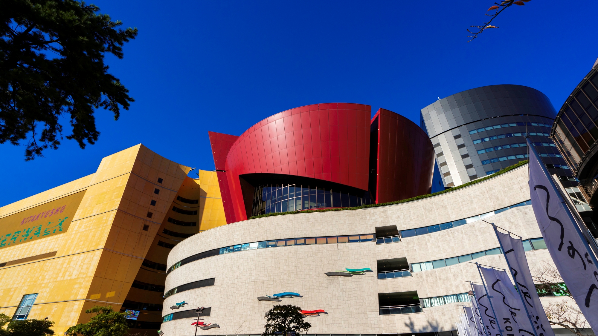 【当館から徒歩で6分】北九州市出身の漫画家や、漫画の歴史について学べる「北九州市漫画ミュージアム」