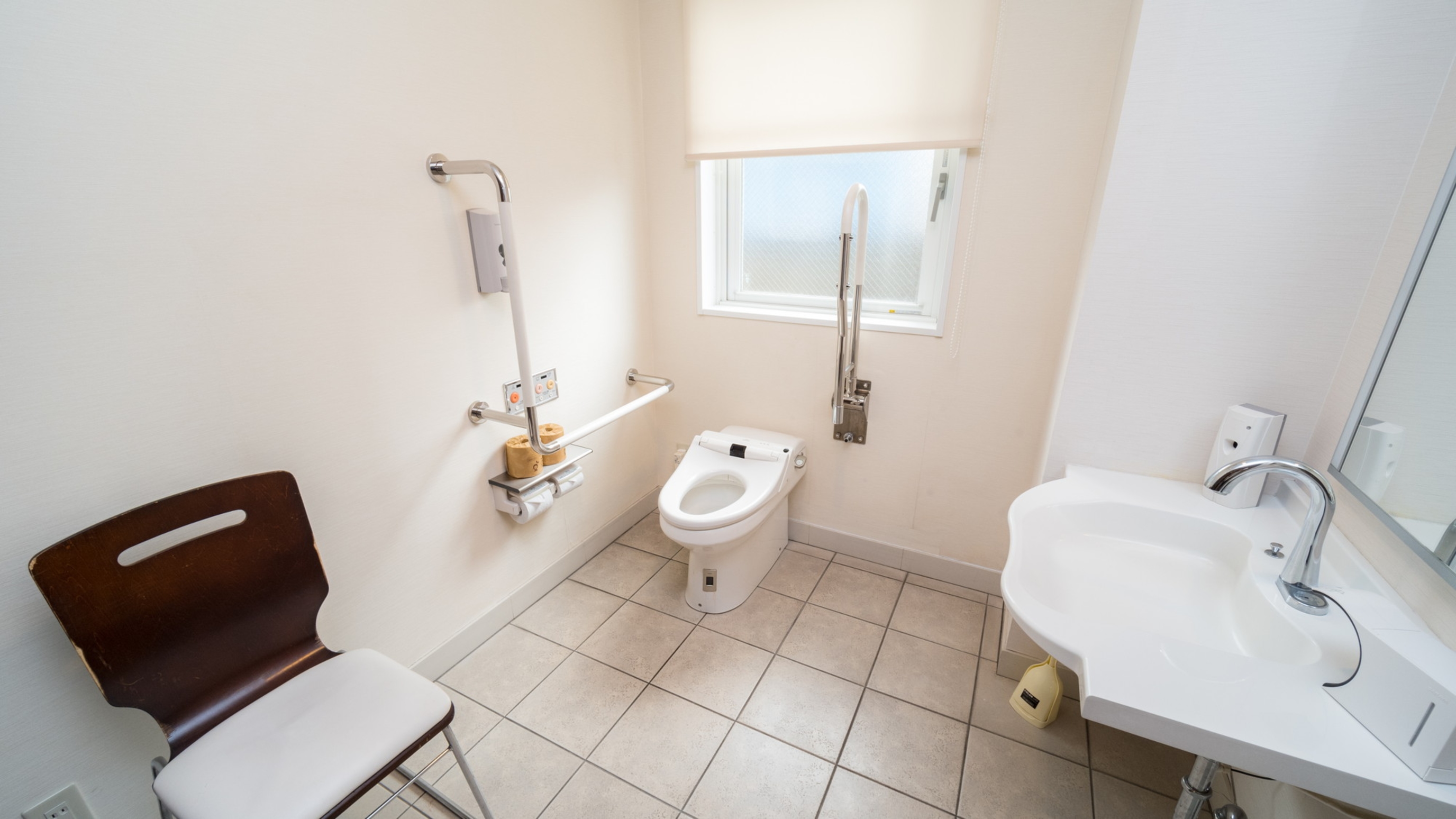 1階共用トイレはバリアフリー仕様です