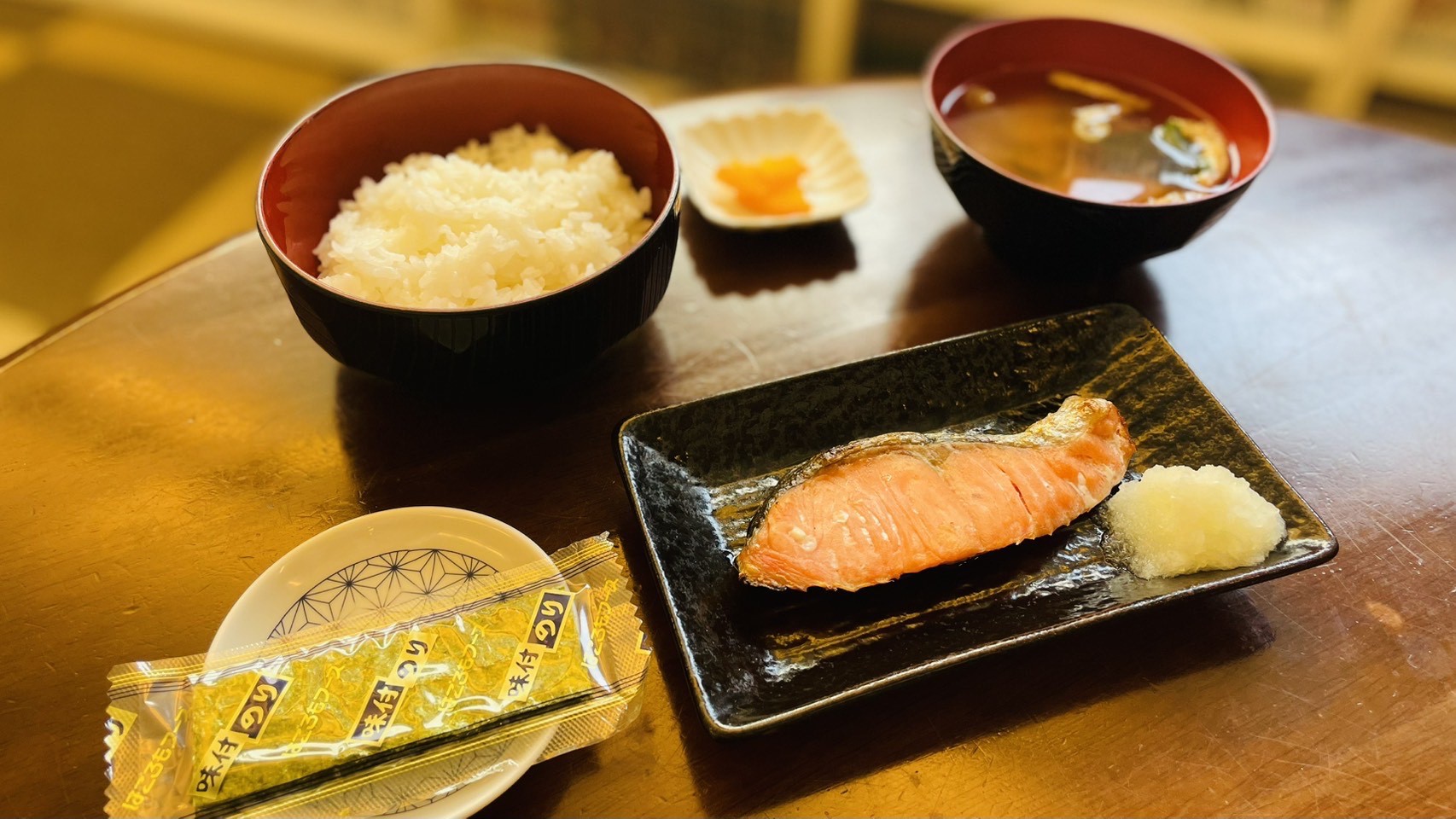 【土日祝朝８時〜１０時半限定朝食付｜男性】おいしい秋田のお米使用！JR山手線駒込駅東口徒歩３０秒！