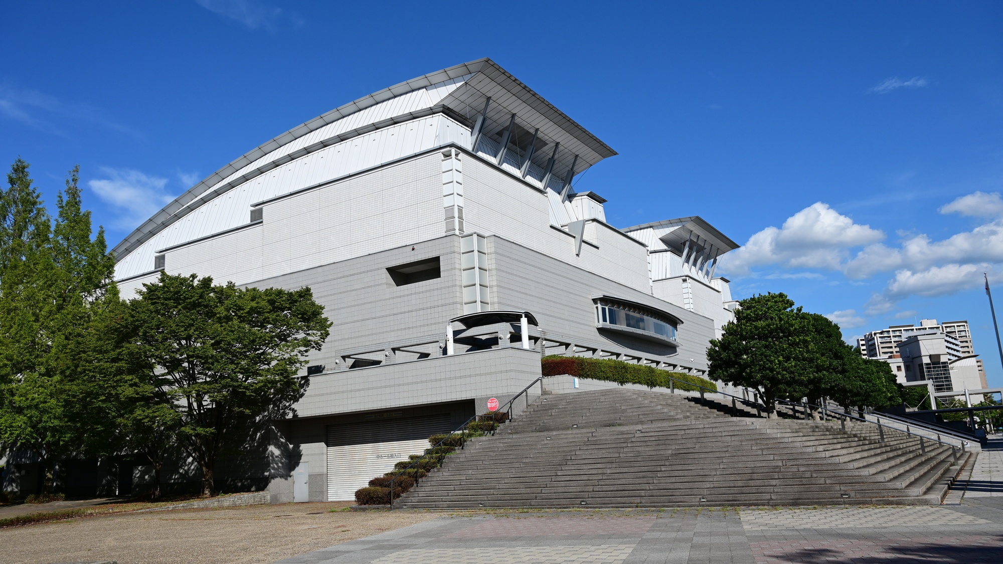 【びわ湖ホール】当館から徒歩で約16分