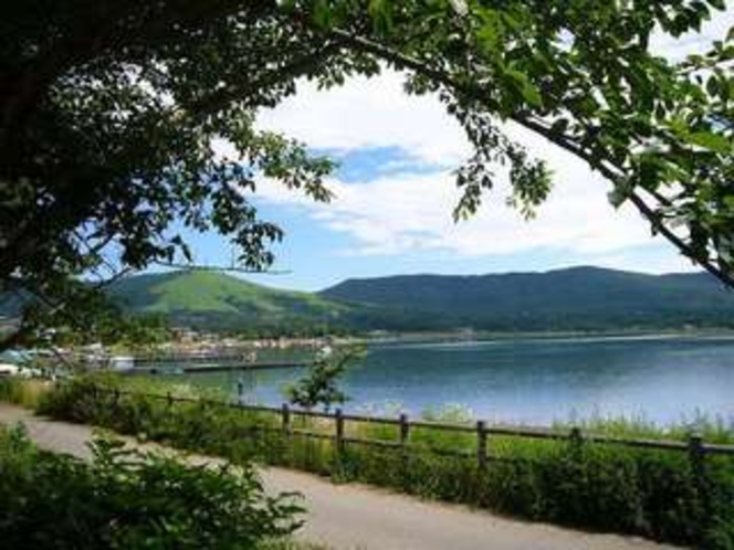 自然豊かな山中湖。お天気の良い日はサイクリングもおすすめ！