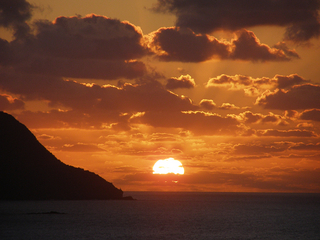 日本夕日１００選今子浦にある「ゆうなぎの丘」