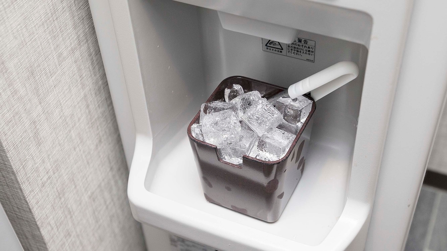 製氷機は1階自販機コーナーにございます。