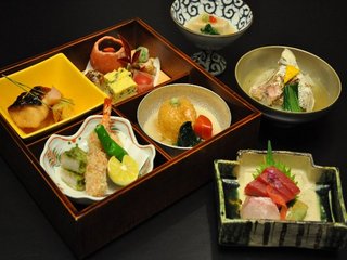 松花堂御膳※季節や仕入れ状況に応じて内容にはご変更がございます。