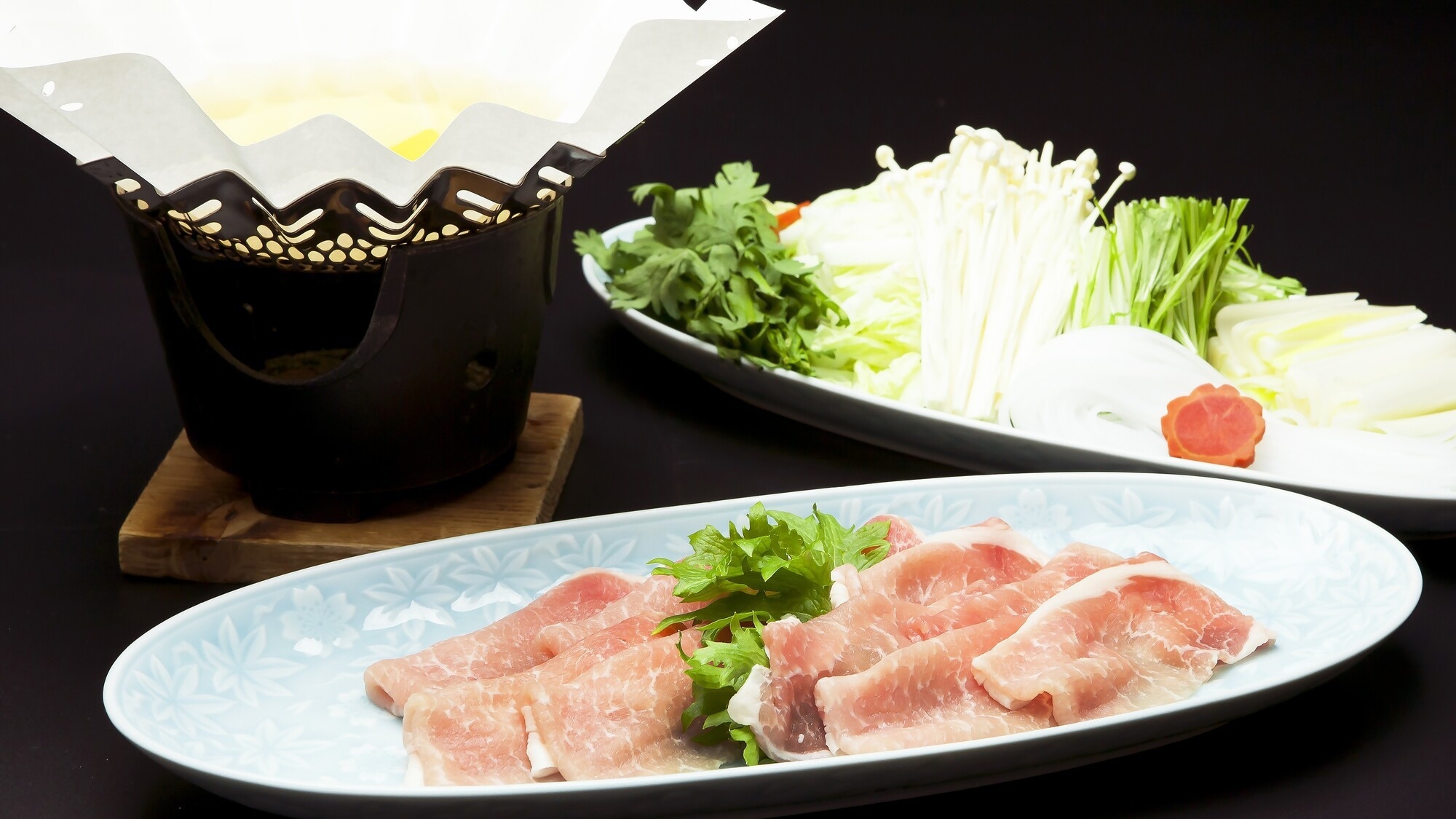 [定番味覚①]「庄内豚のハリハリ鍋」と「ホタテ旬魚の陶板焼き」