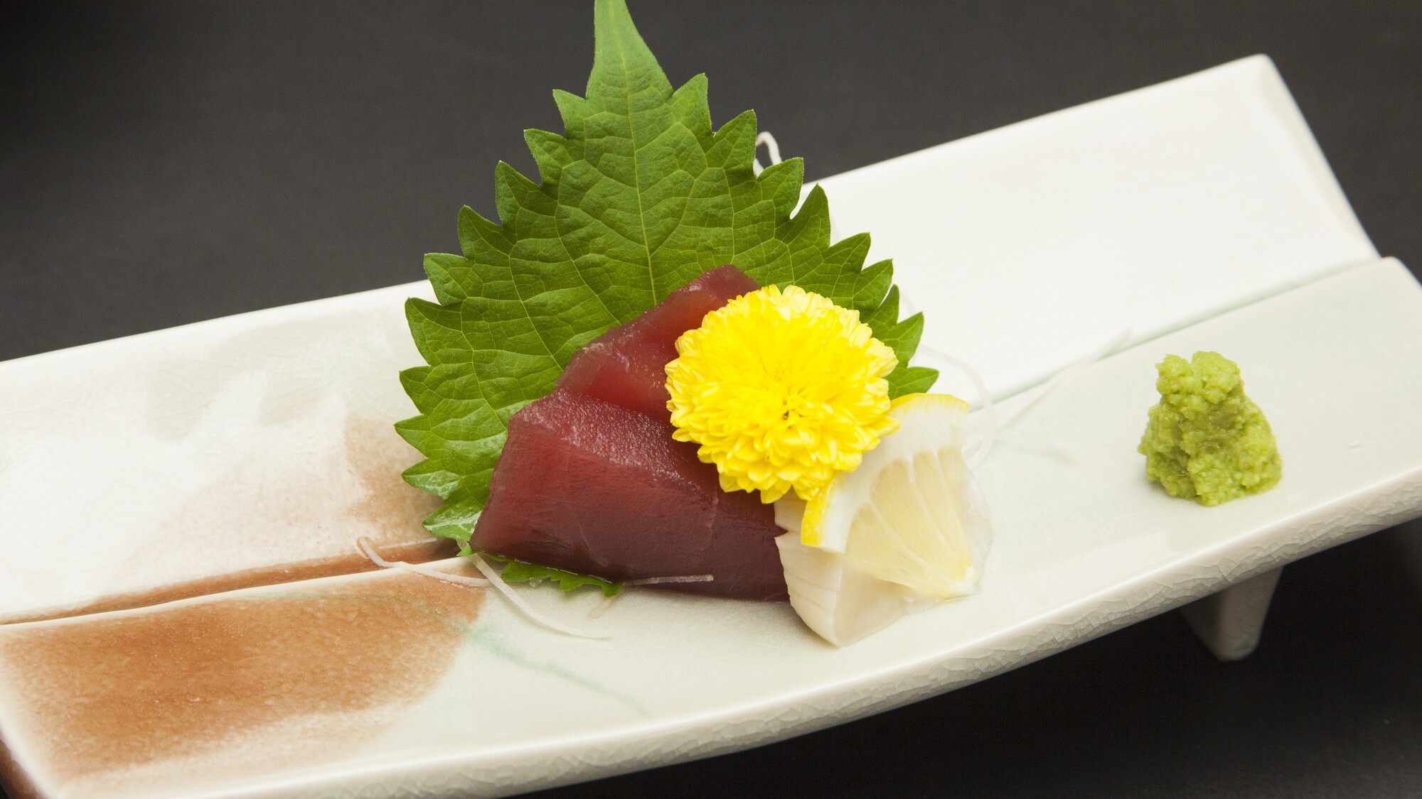 【牛しゃぶ芋煮満喫プラン】新鮮な魚介を味わうお造り二点盛り