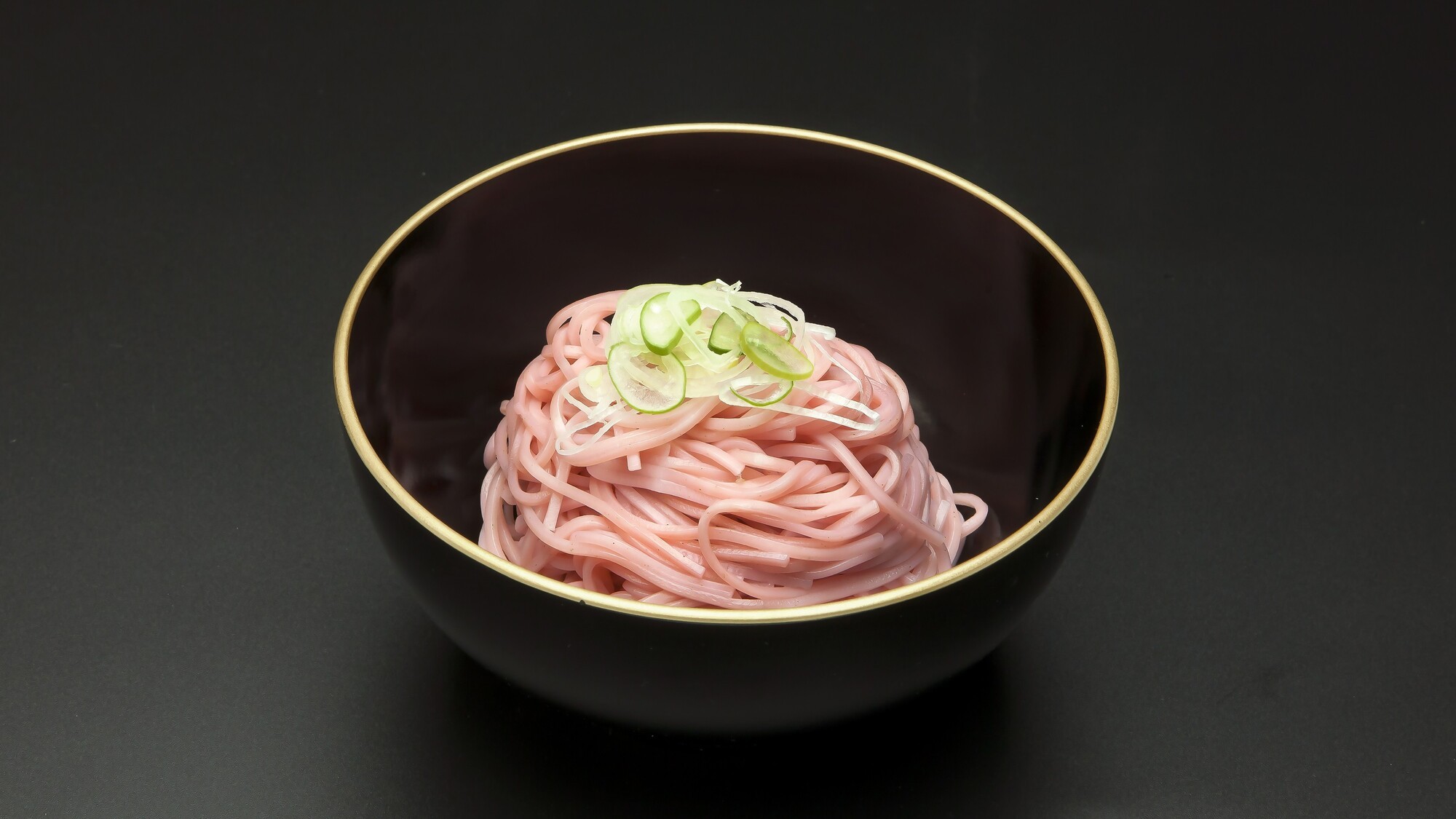 【月山会席】山形名物・紅花入りの彩り麺