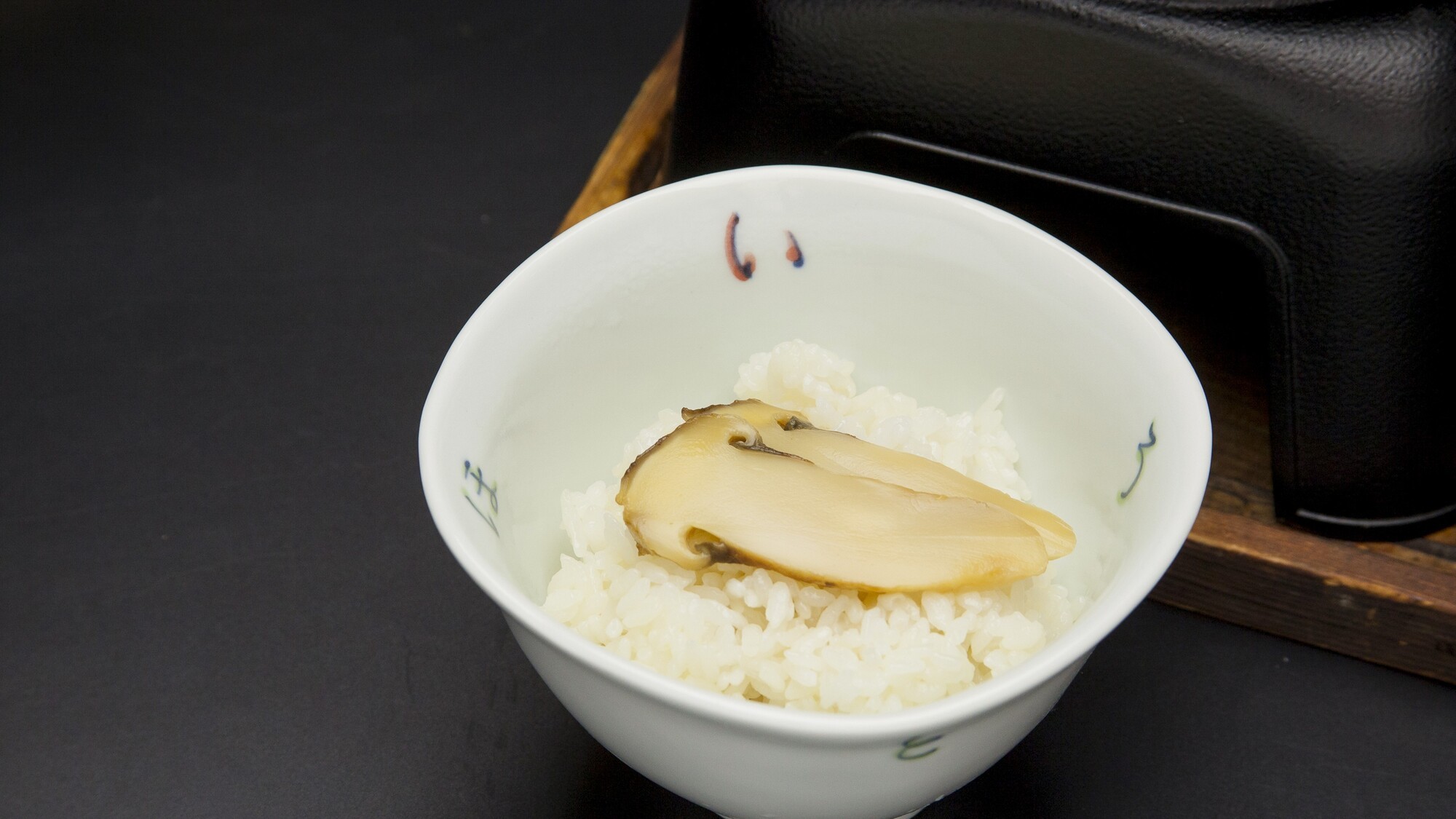 【牛しゃぶ芋煮満喫プラン】松茸の香り広がる、炊きたて釜飯ごはん