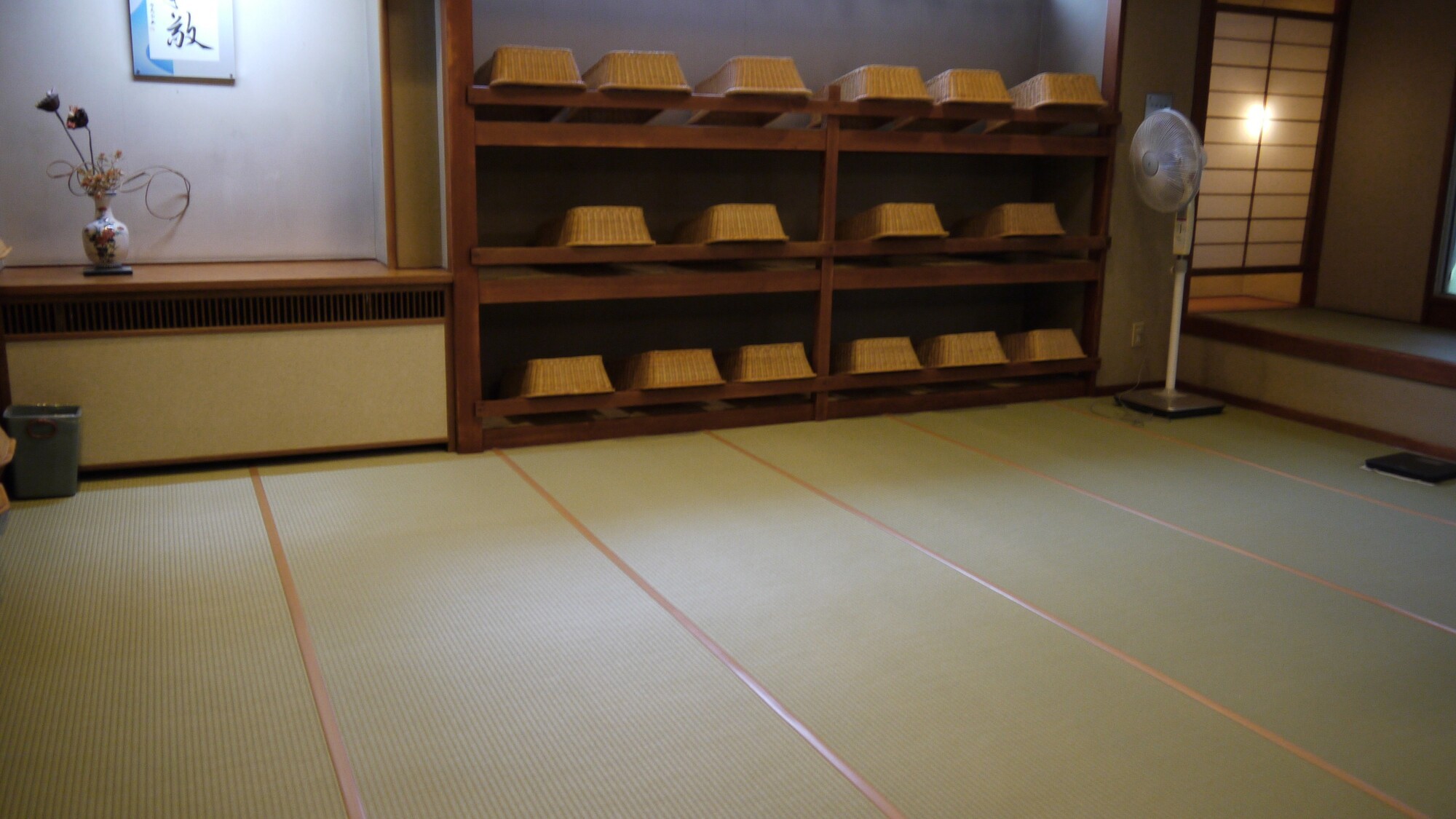 畳敷きの脱衣所で快適にご準備を
