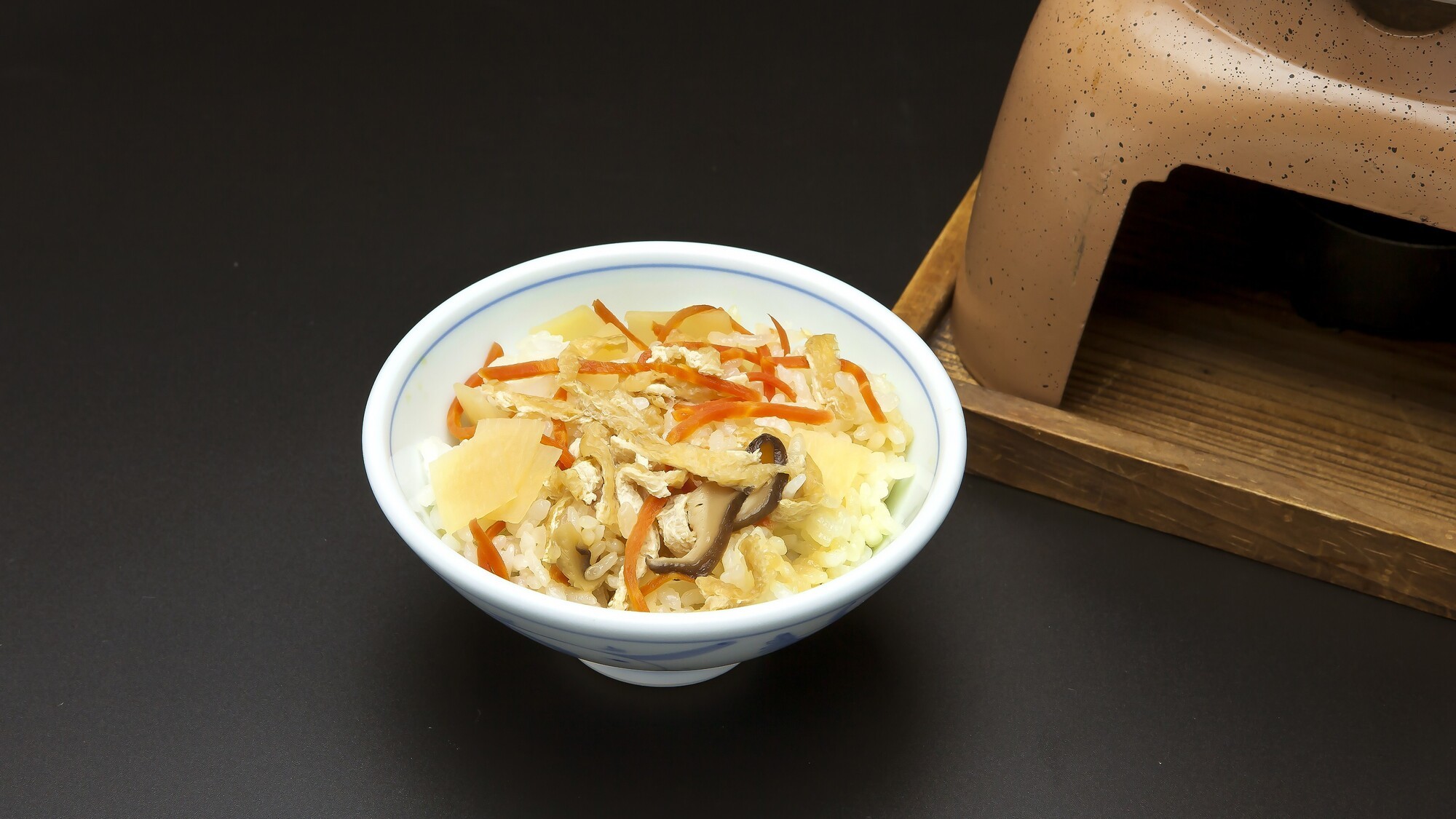 【月山会席】炊きたて釜飯の香りに、食欲そそられる