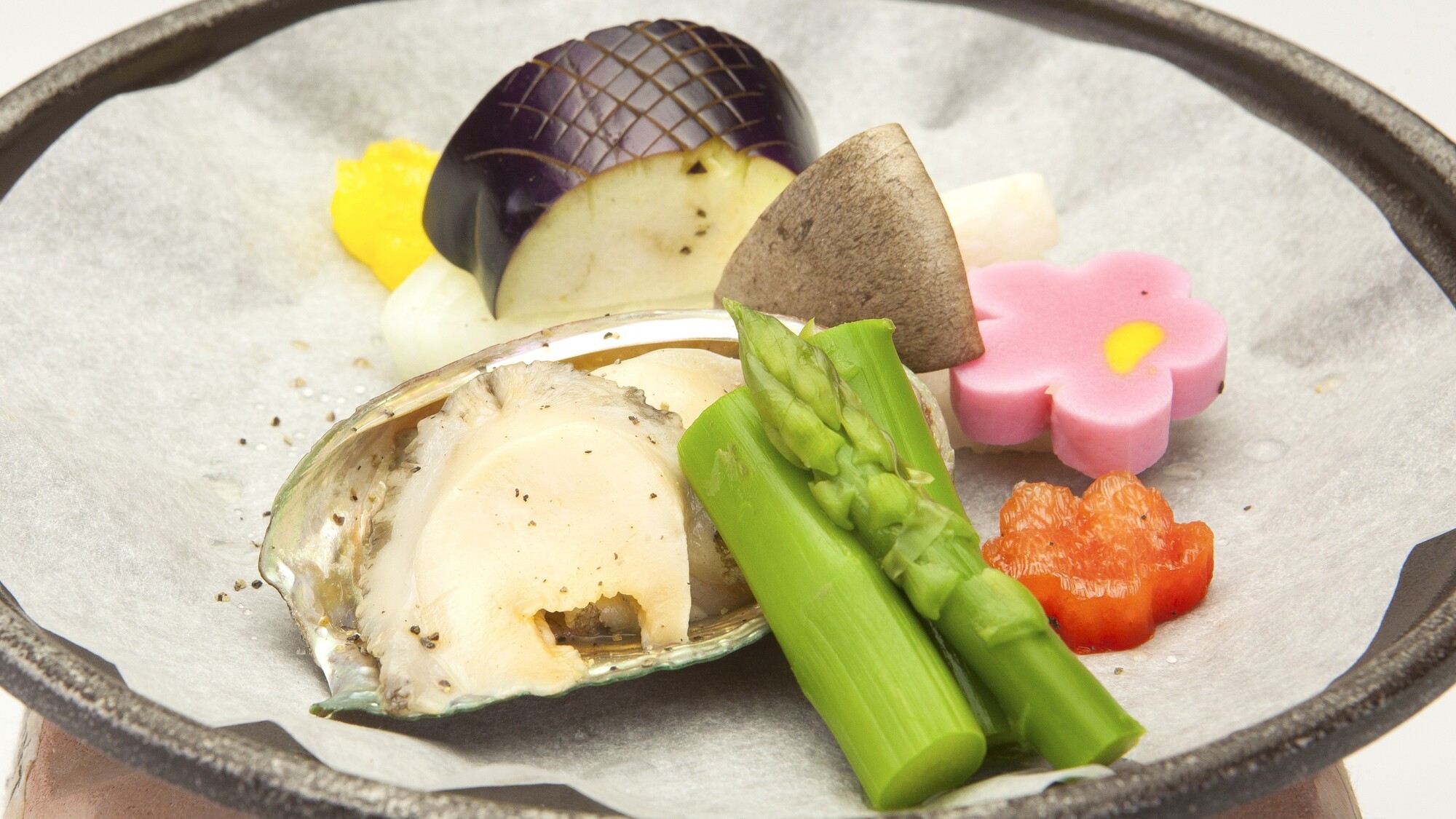 【羽州会席】やわらか鮑を香ばしく焼き上げた逸品