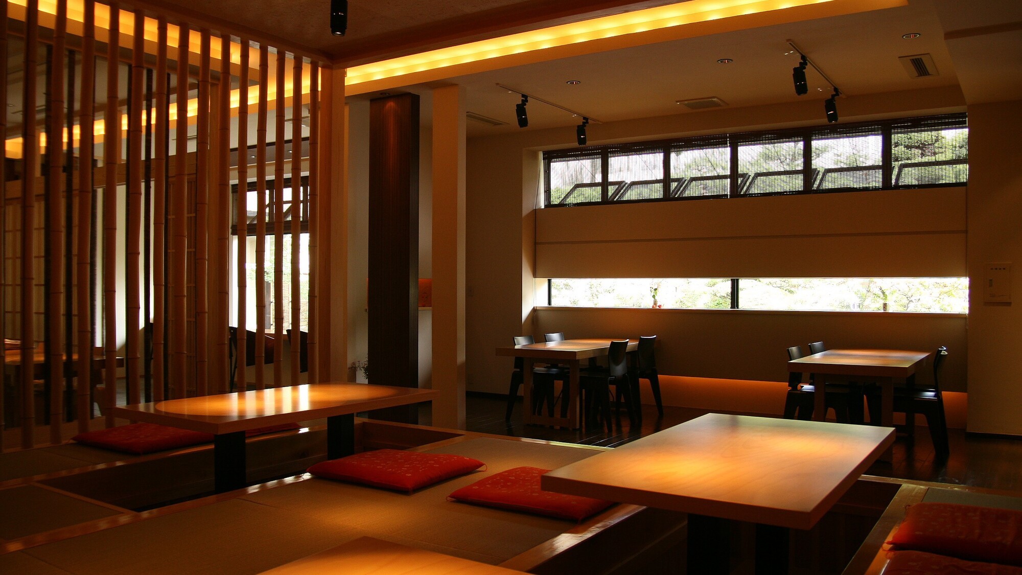 掘りごたつとイス席、選べる快適な食空間