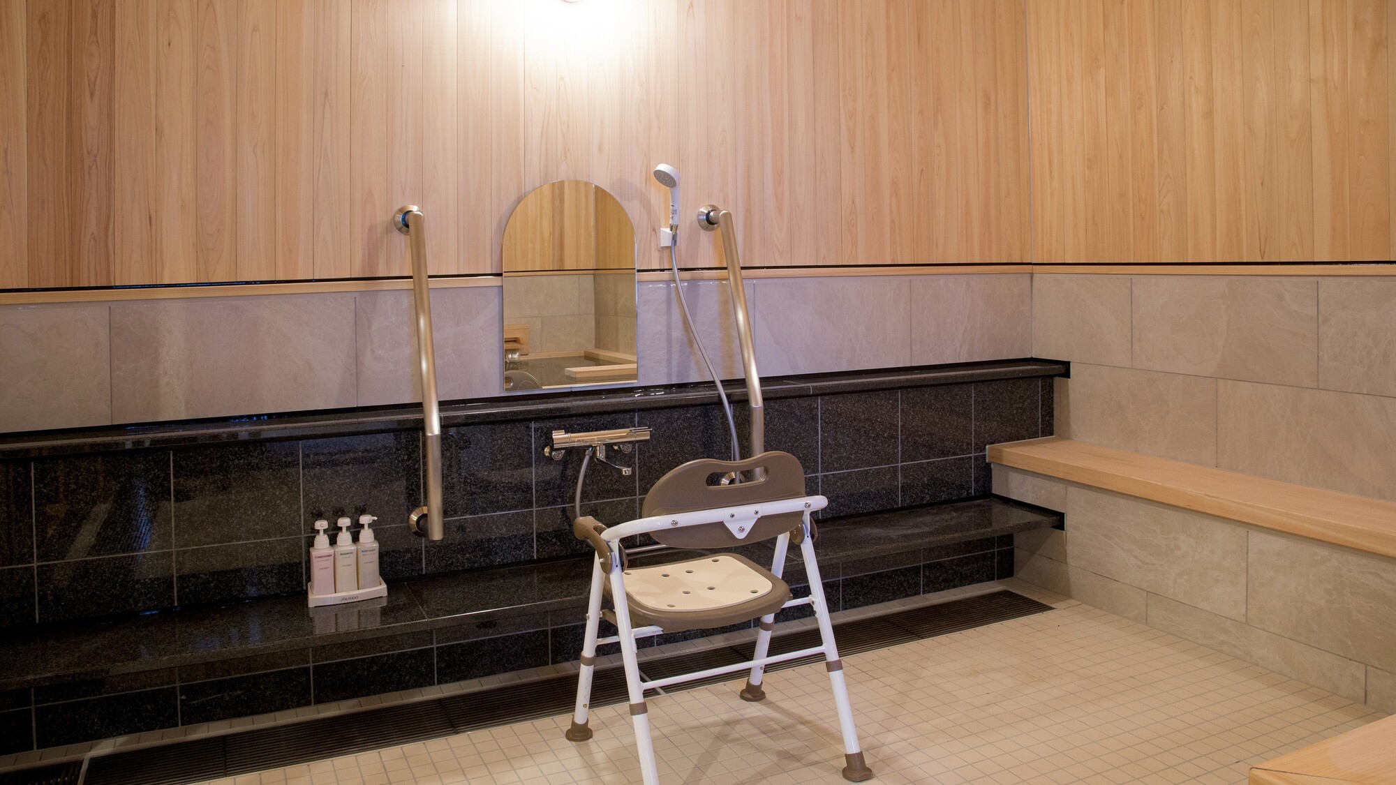 新客室５０５ユニバーサルルーム「紅」