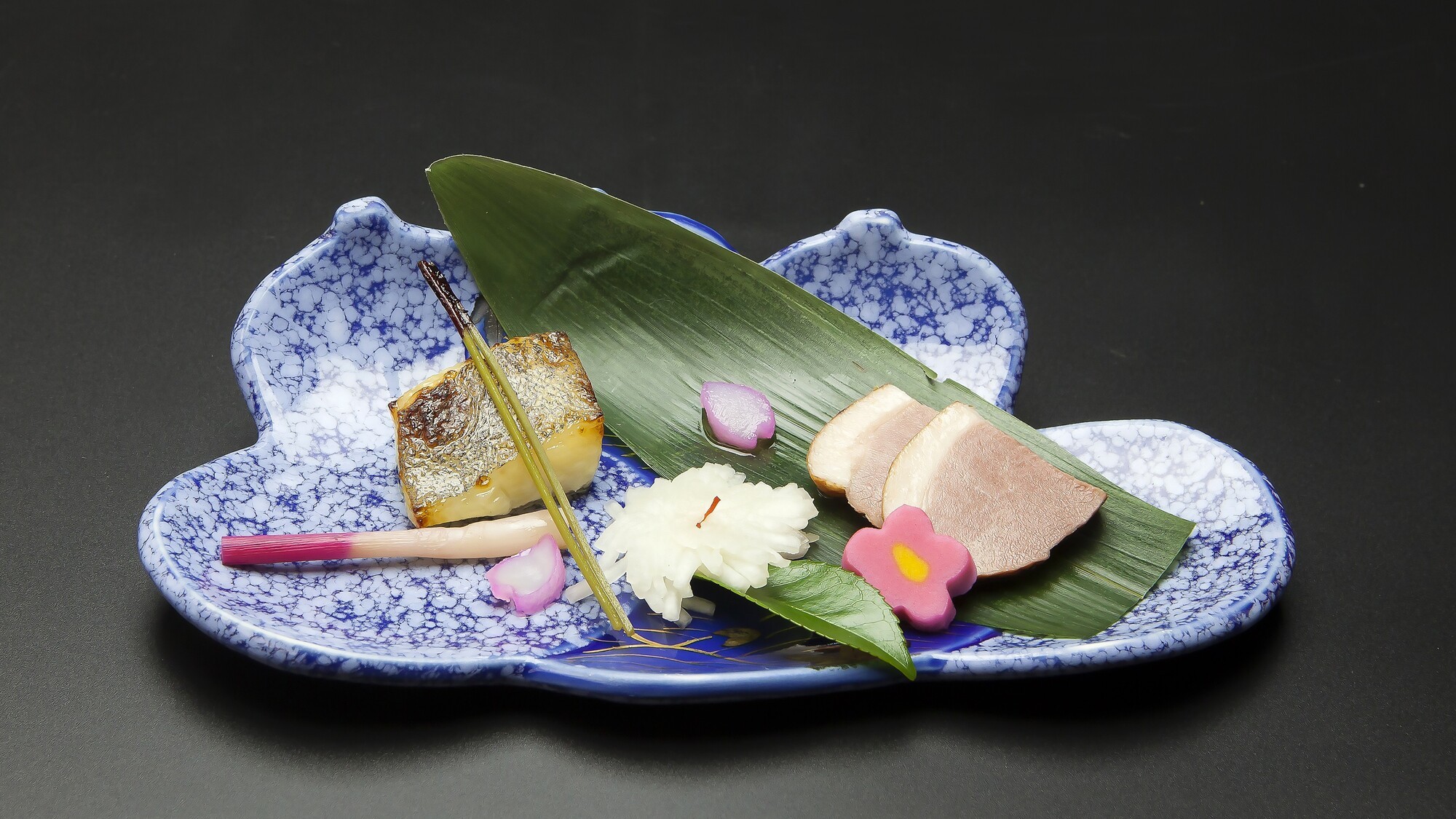 【月山会席】魚・肉・野菜が揃う贅沢な焼き物三種盛り