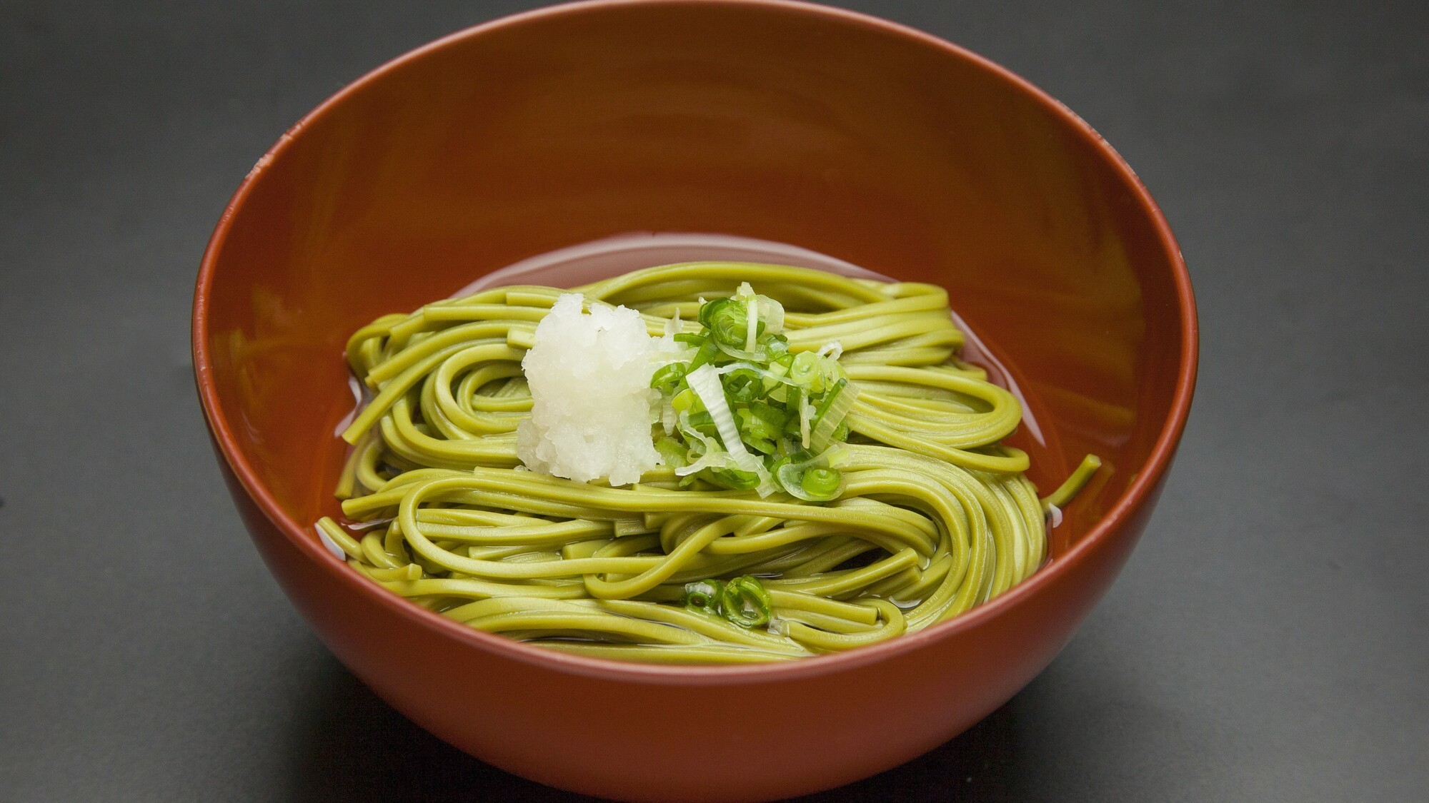 【牛しゃぶ芋煮満喫プラン】つるりと喉越し爽やか、抹茶香る冷たい蕎麦