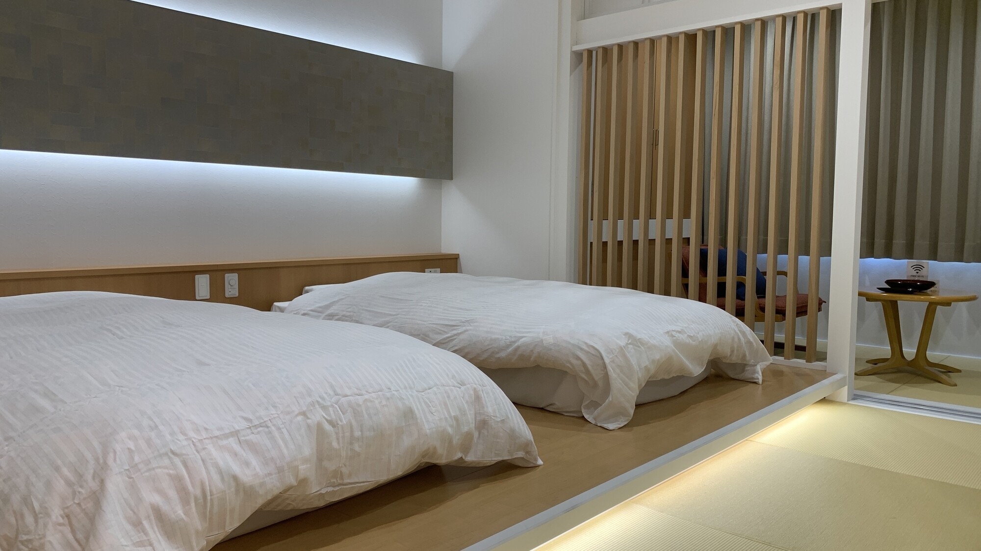 新東館和洋室１０畳　シモンズベッド