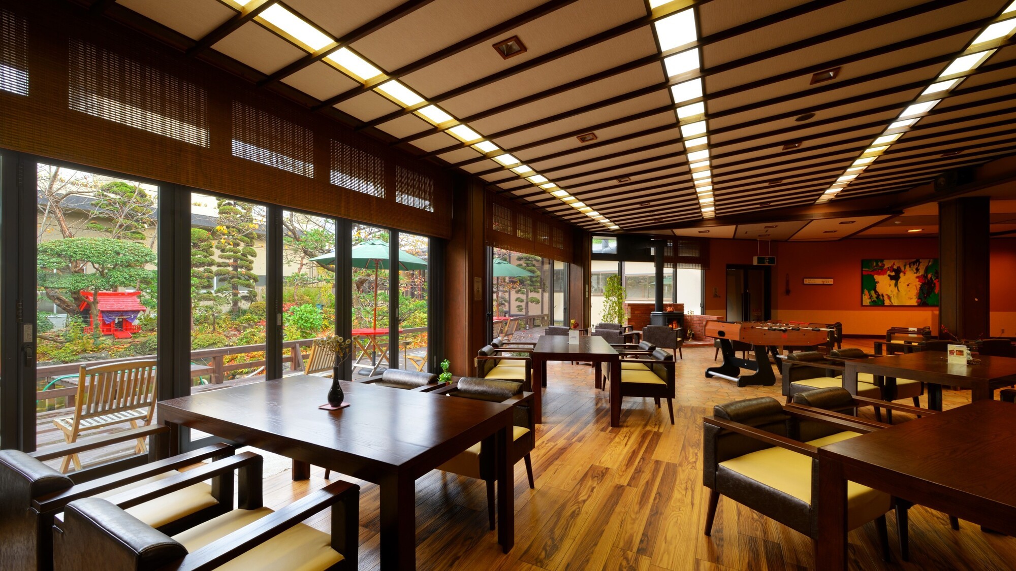四季の庭を眺めながら、心ほどけるくつろぎ