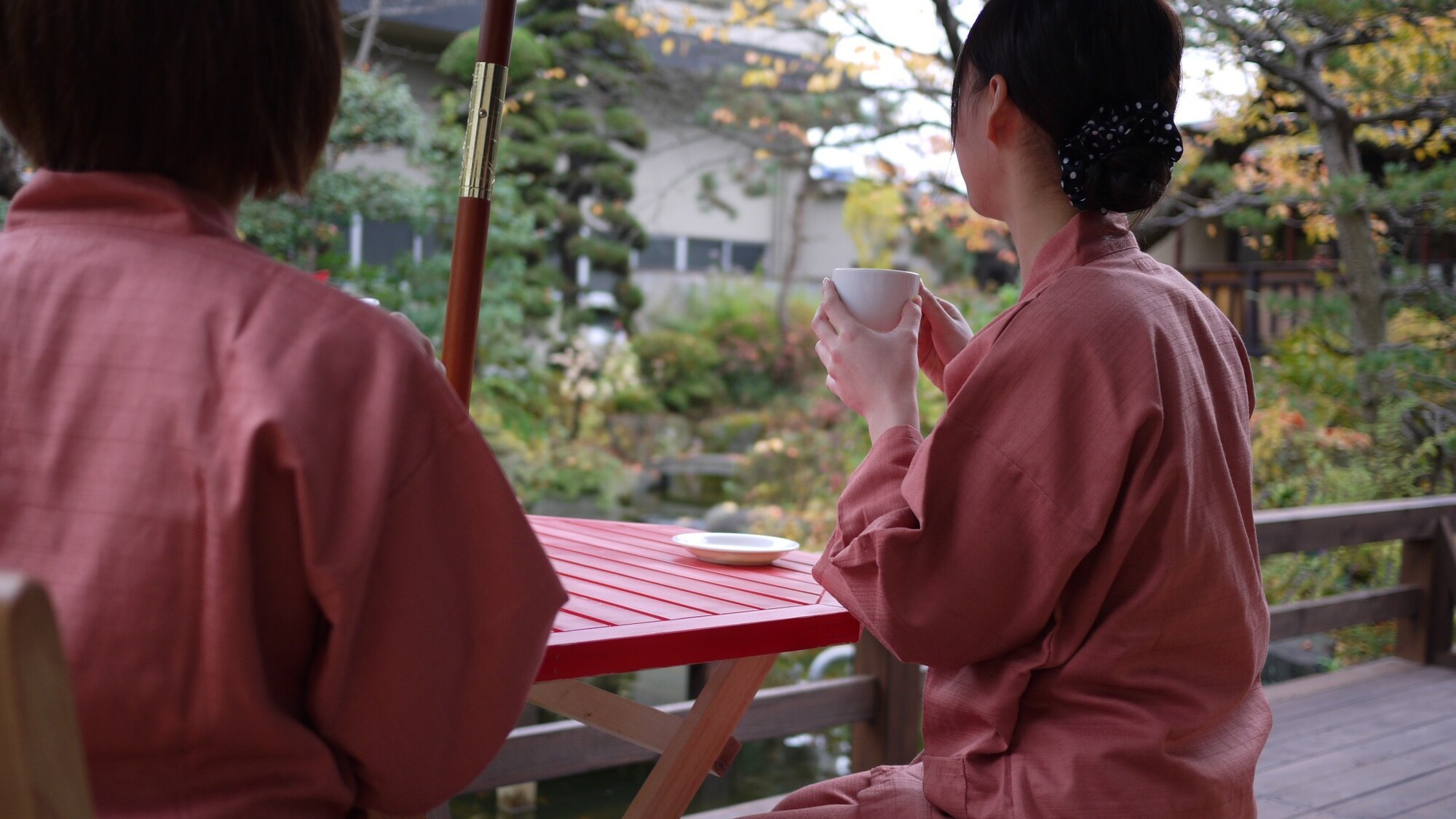 庭園を眺めながら、ほっと一息の癒し時間